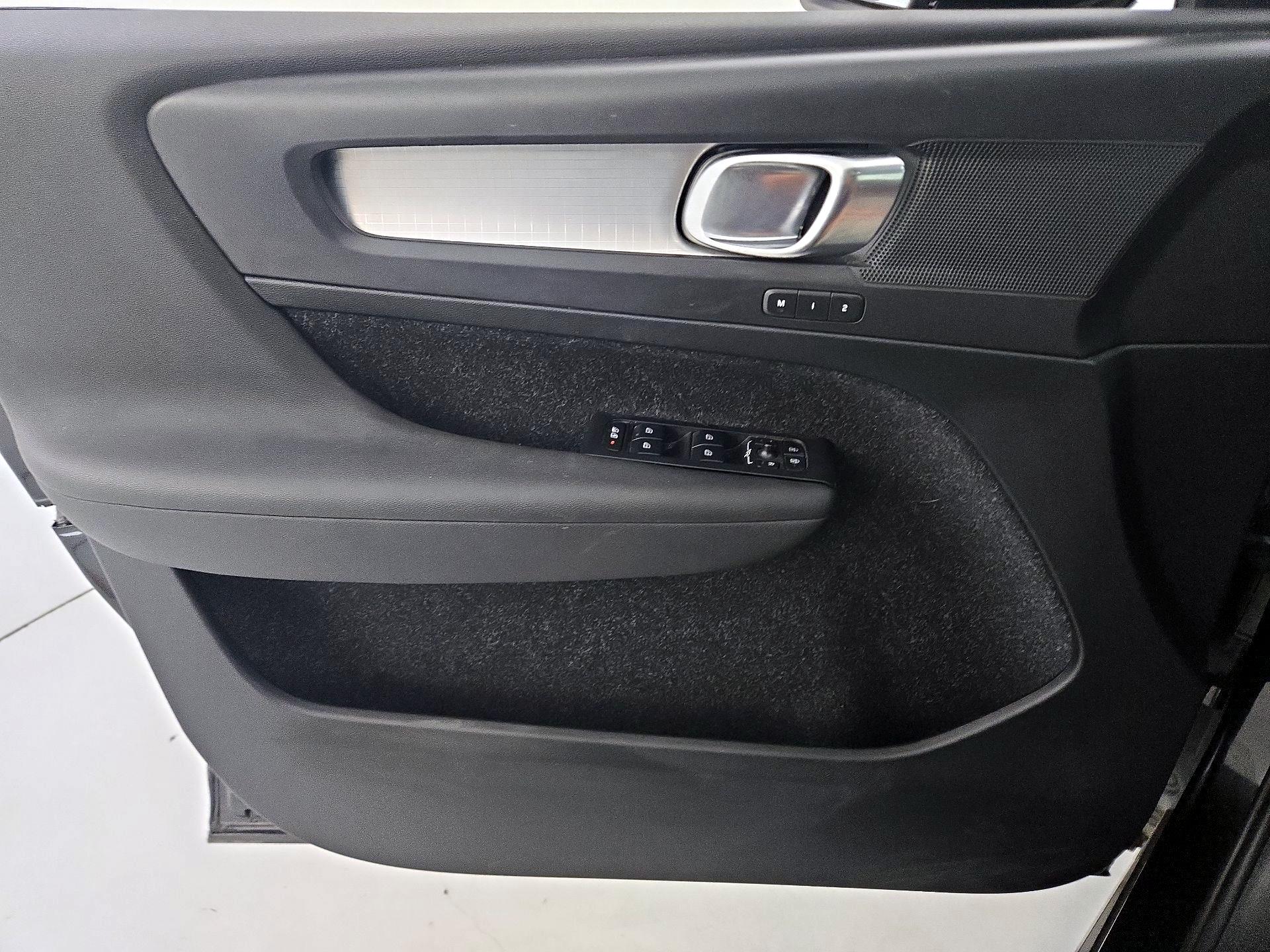 Thumbnail: 2020 Volvo XC40 - 12