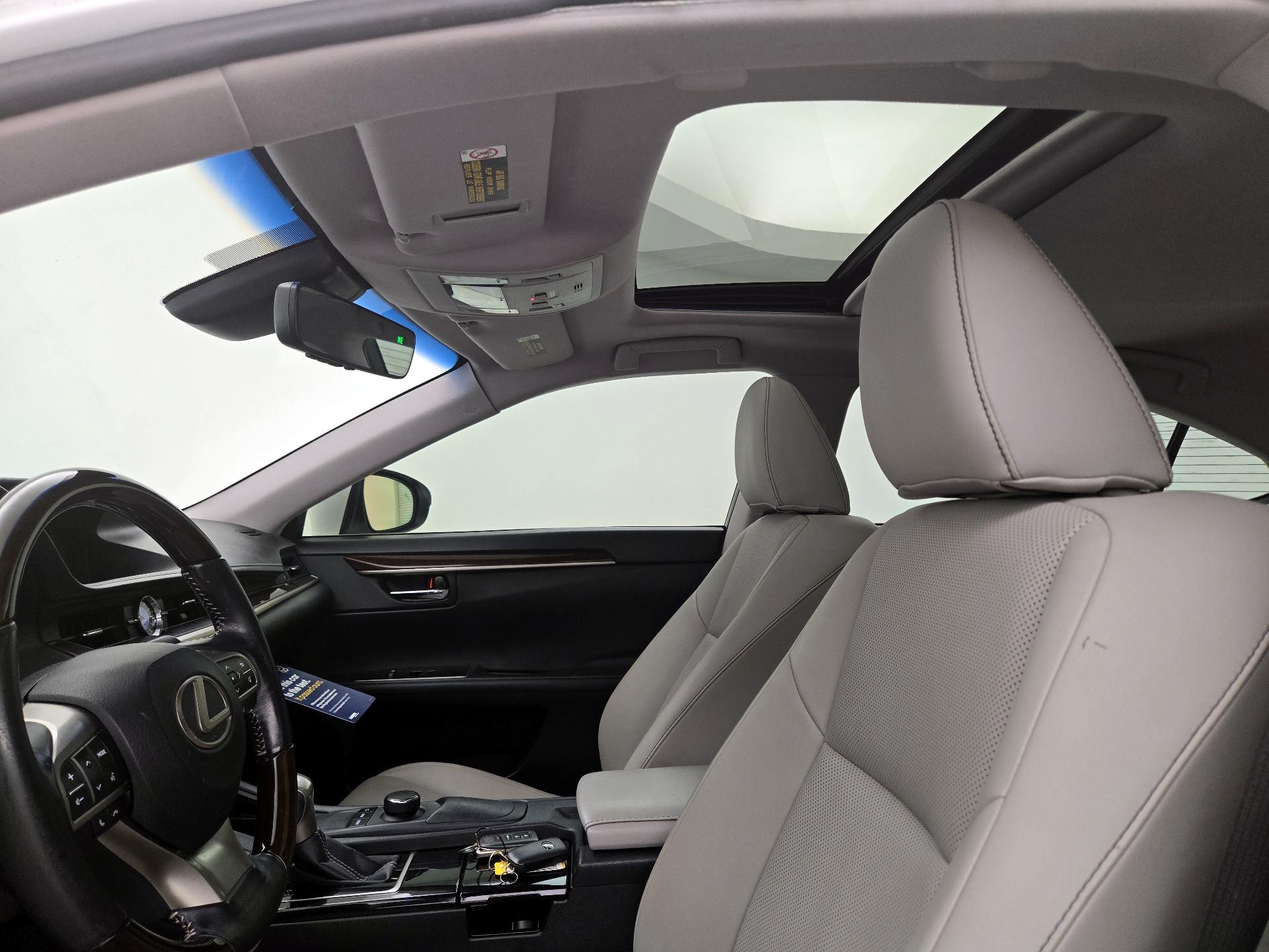 Thumbnail: 2017 Lexus ES - 19