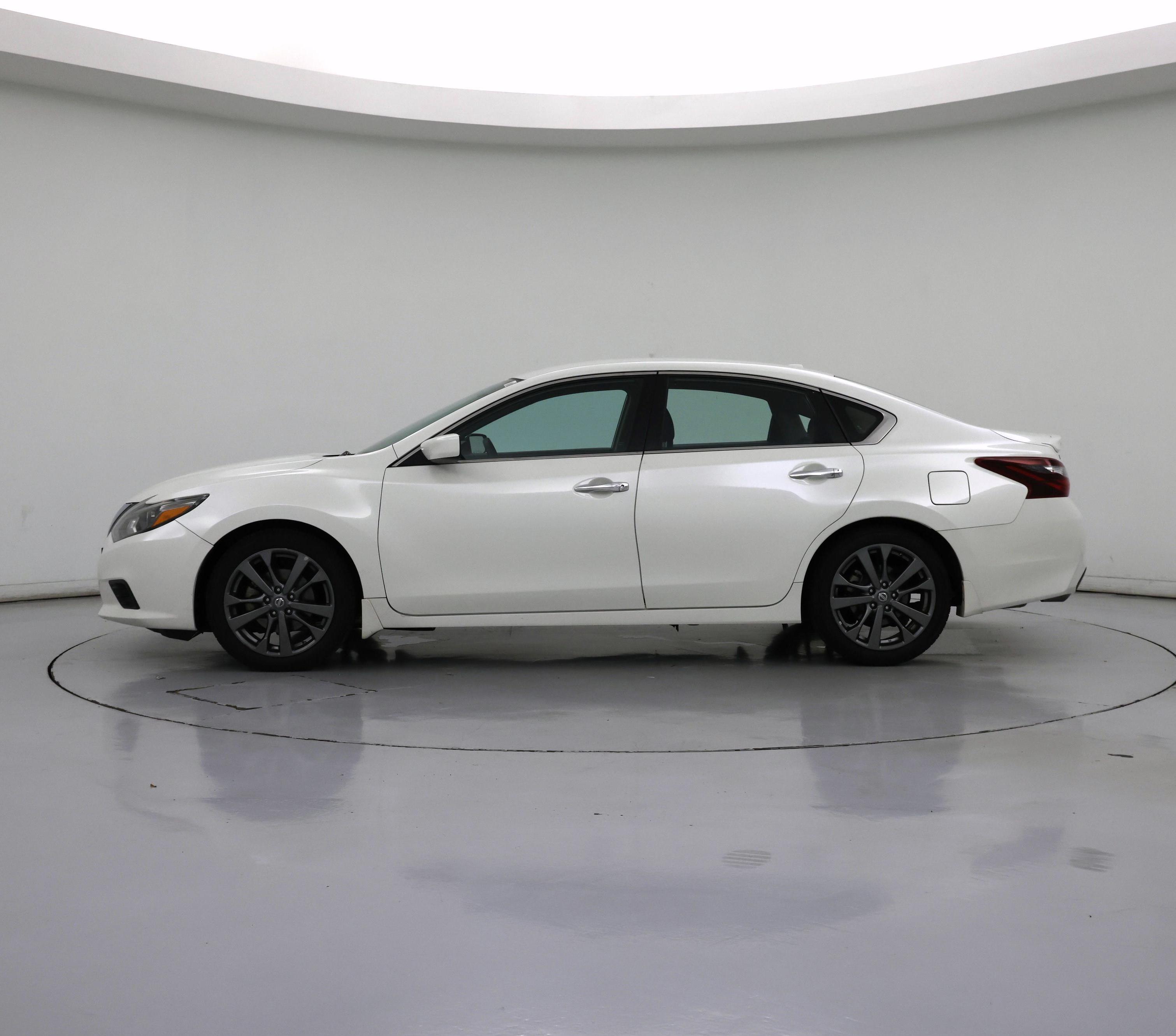 Thumbnail: 2018 Nissan Altima - 3
