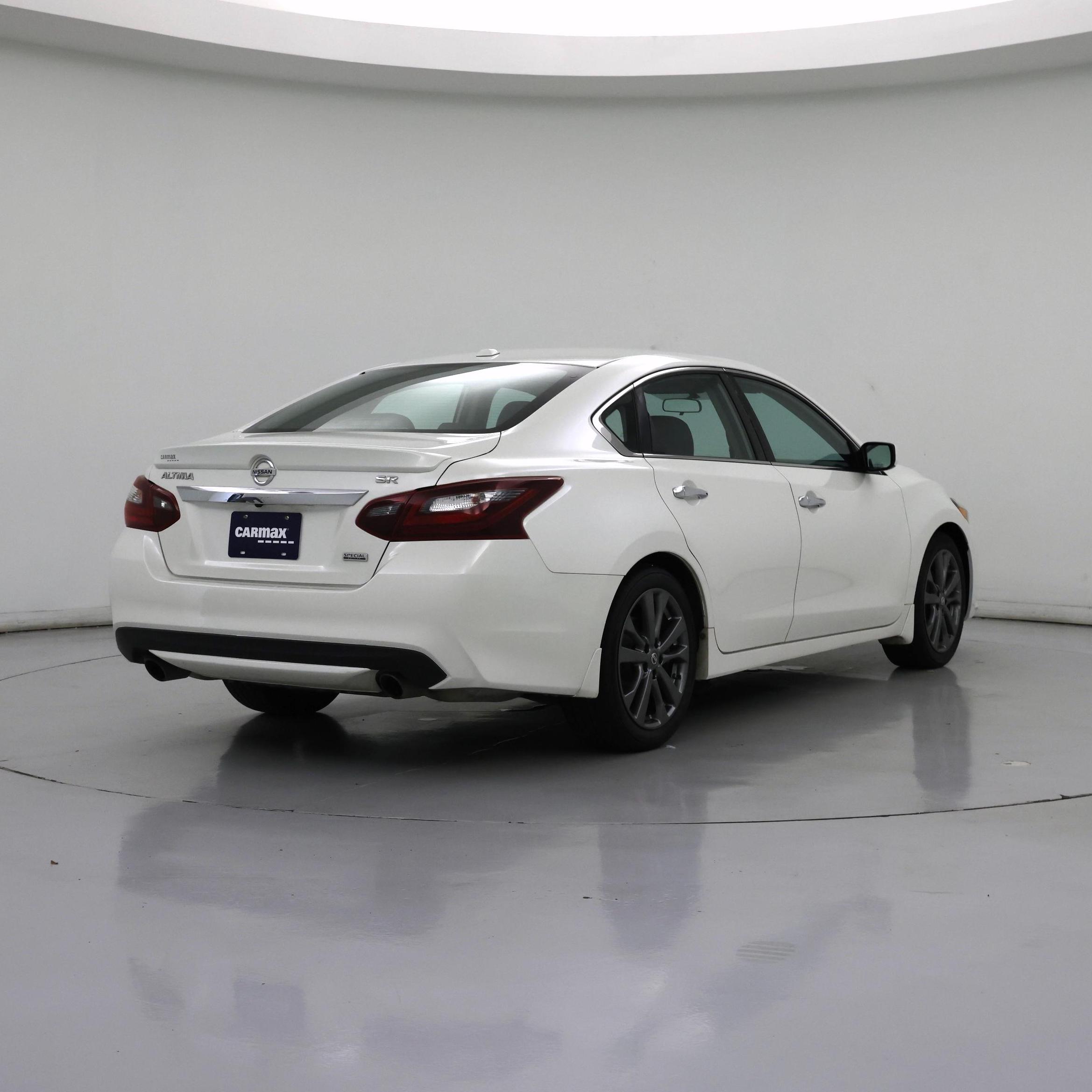 Thumbnail: 2018 Nissan Altima - 8