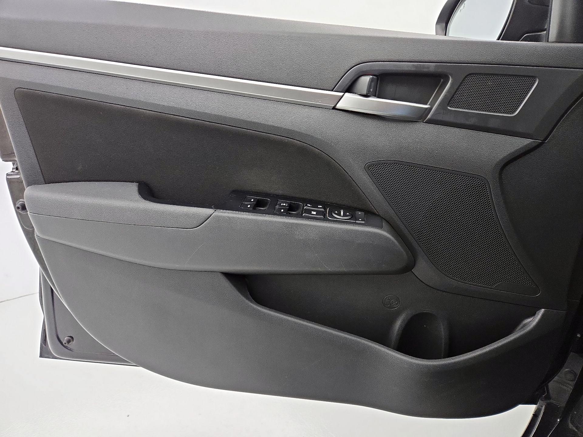 Thumbnail: 2020 Hyundai Elantra - 12