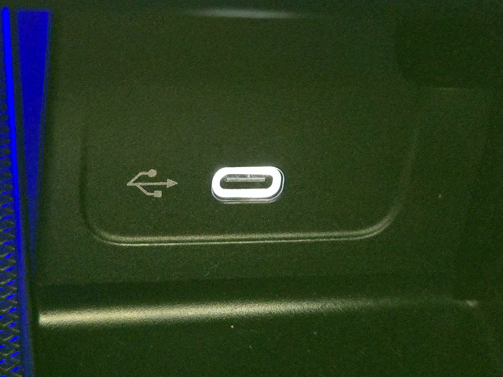 Thumbnail: 2023 Mercedes-Benz C-Class - 18