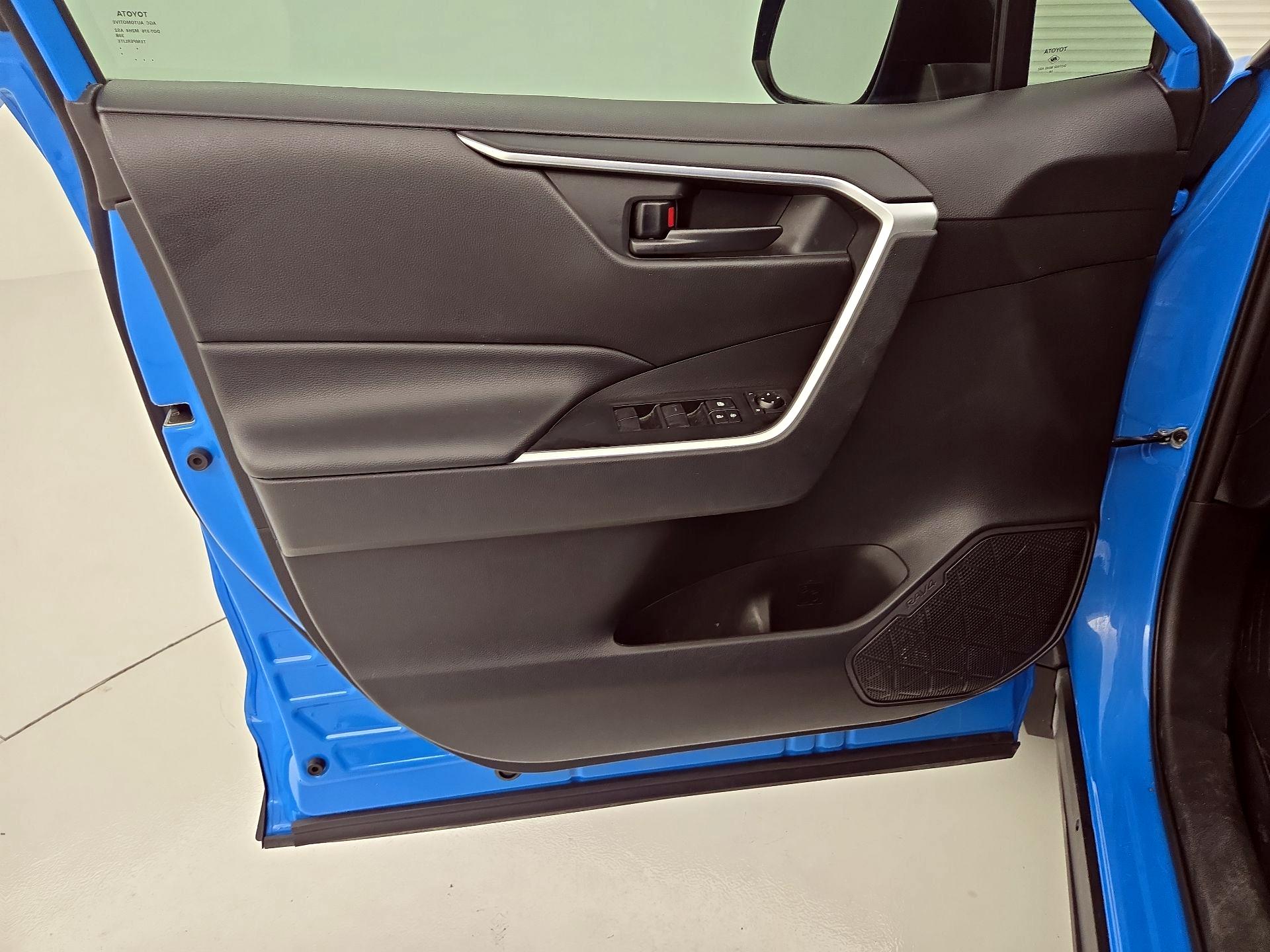 Thumbnail: 2020 Toyota RAV4 - 12