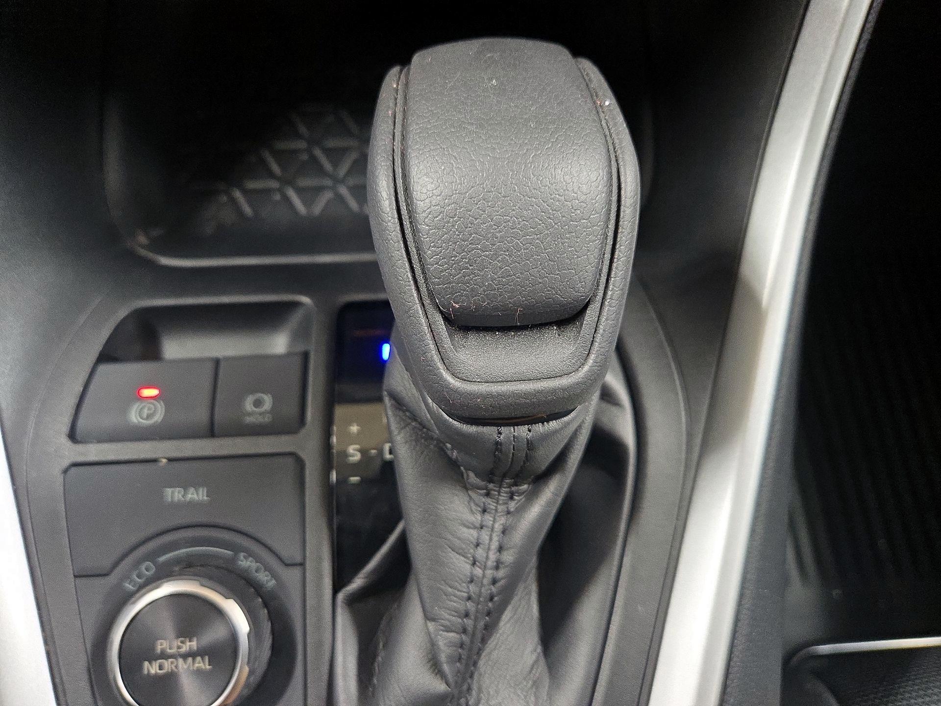 Thumbnail: 2020 Toyota RAV4 - 17