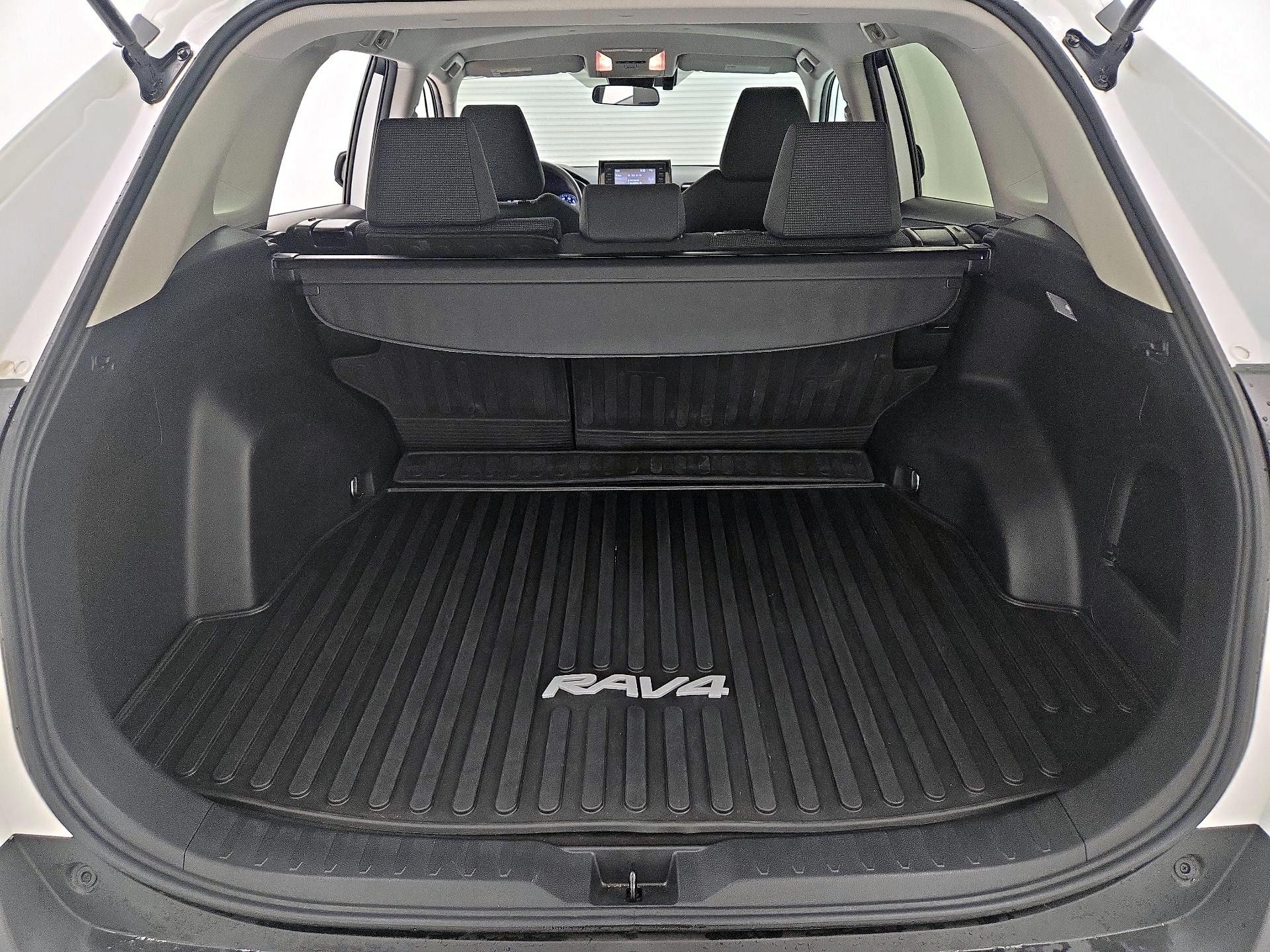 Thumbnail: 2020 Toyota RAV4 - 20
