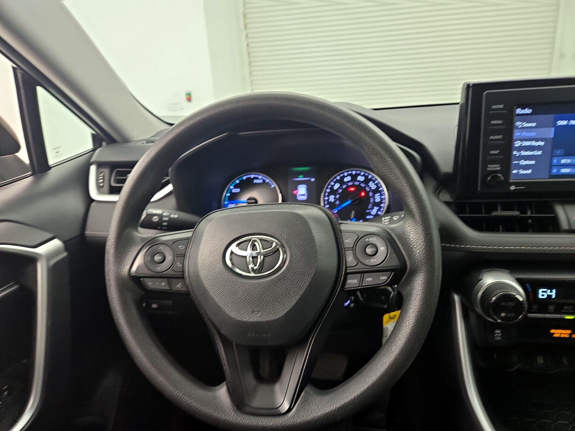 Thumbnail: 2020 Toyota RAV4 - 10