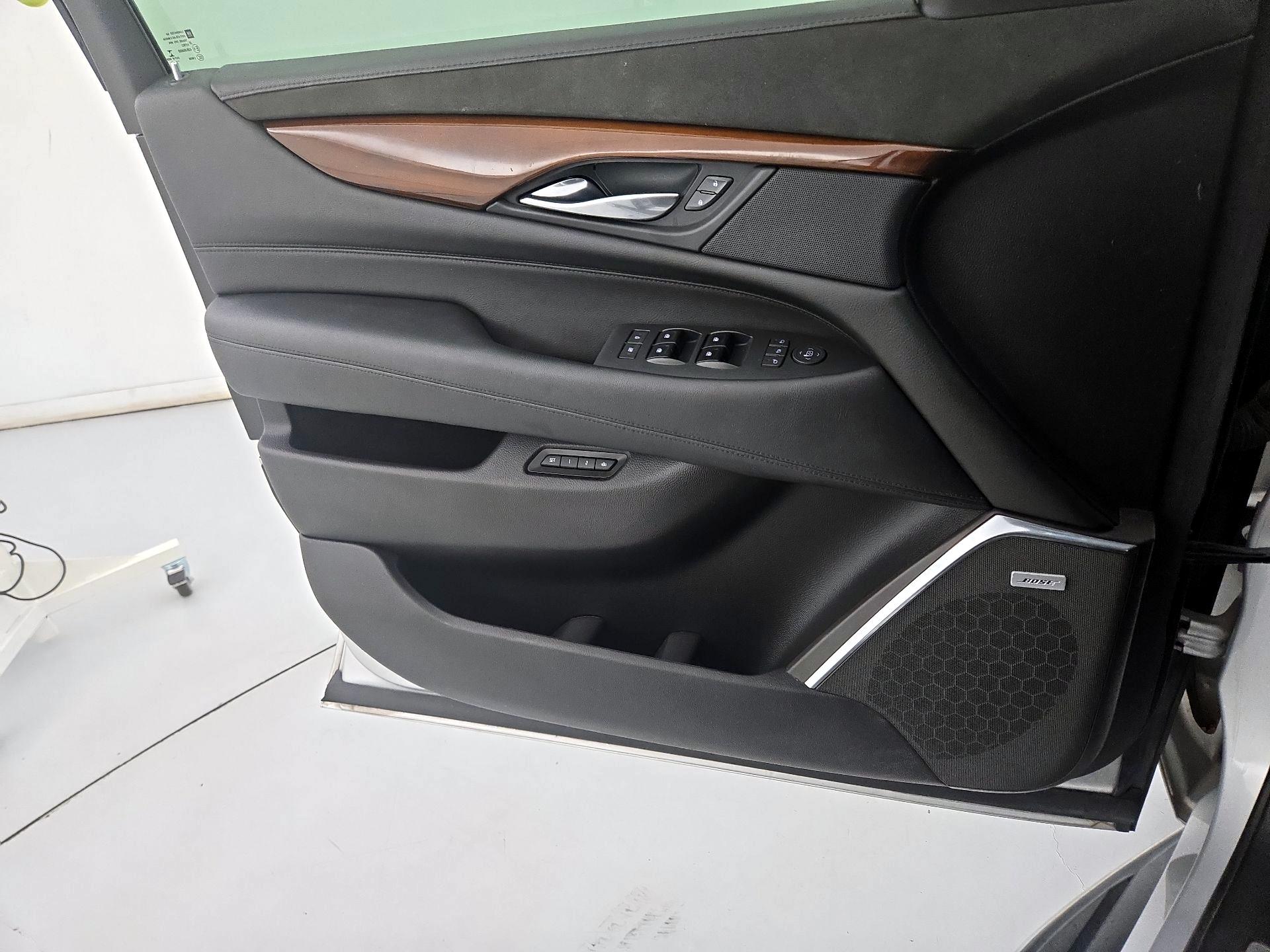 Thumbnail: 2017 Cadillac Escalade - 12
