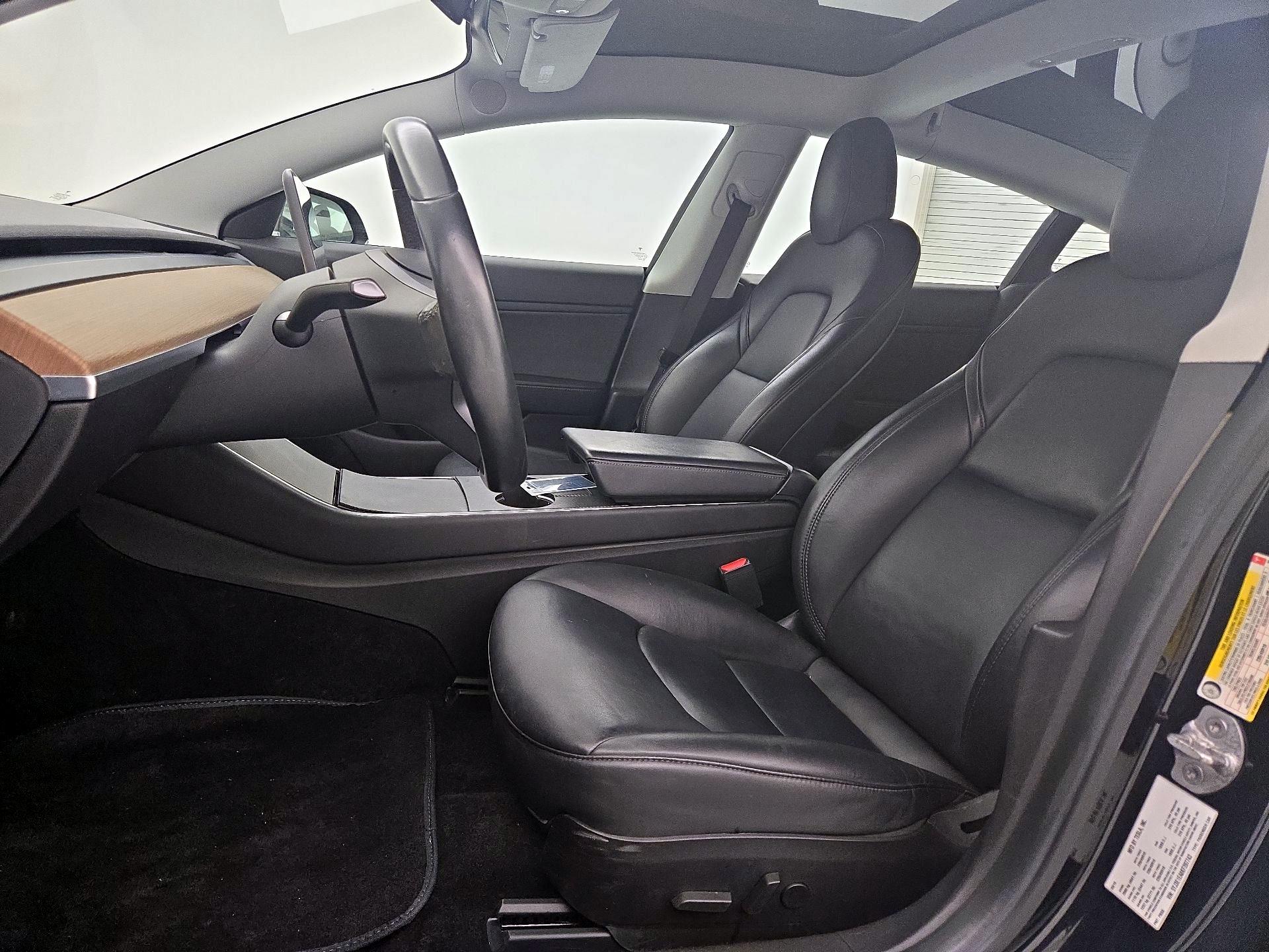 Thumbnail: 2019 Tesla Model 3 - 11