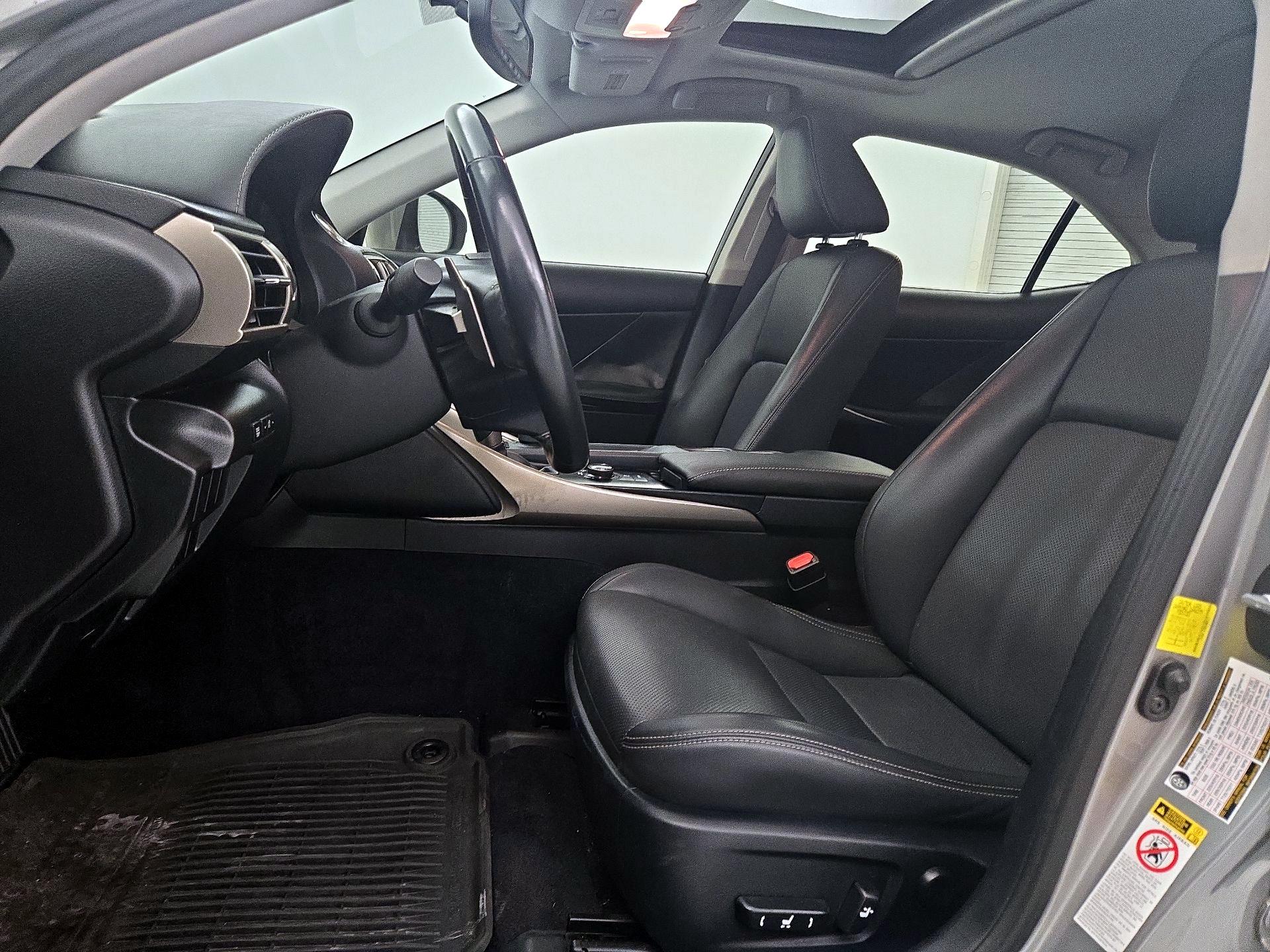 Thumbnail: 2014 Lexus IS - 11