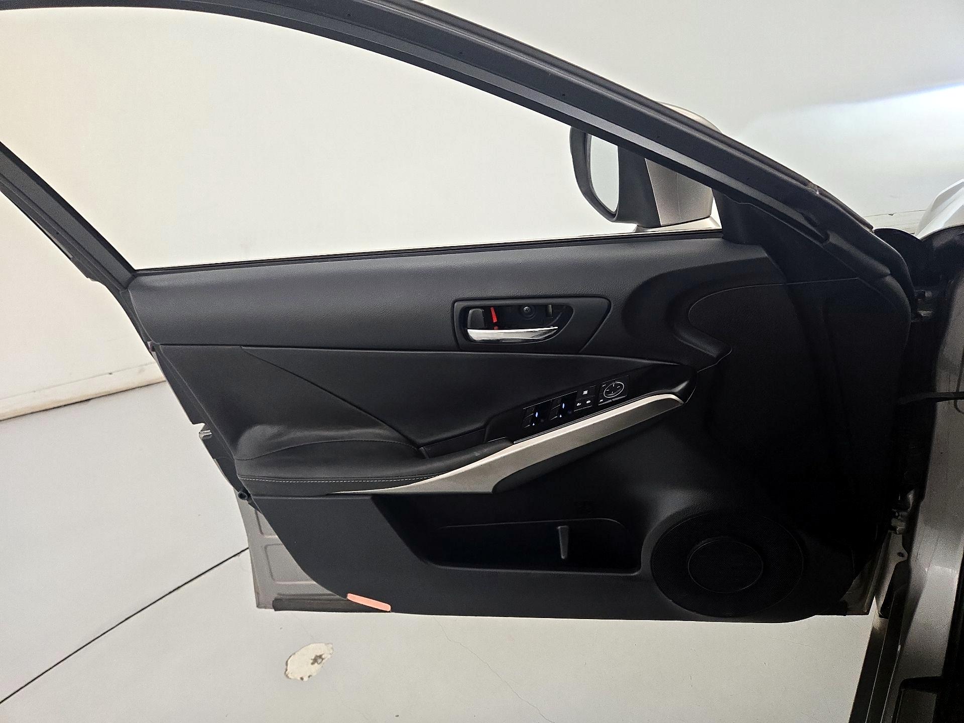 Thumbnail: 2014 Lexus IS - 12