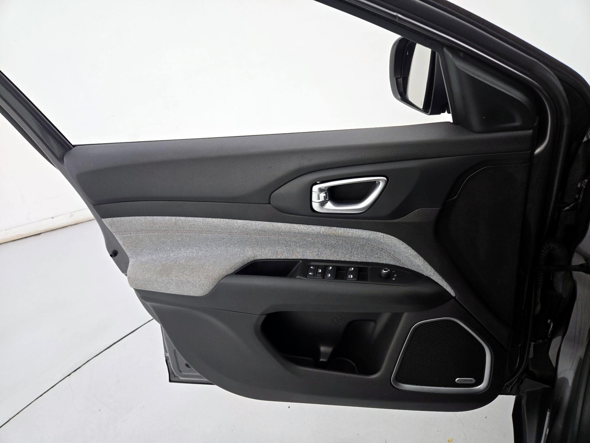 Thumbnail: 2022 Jeep Compass - 12