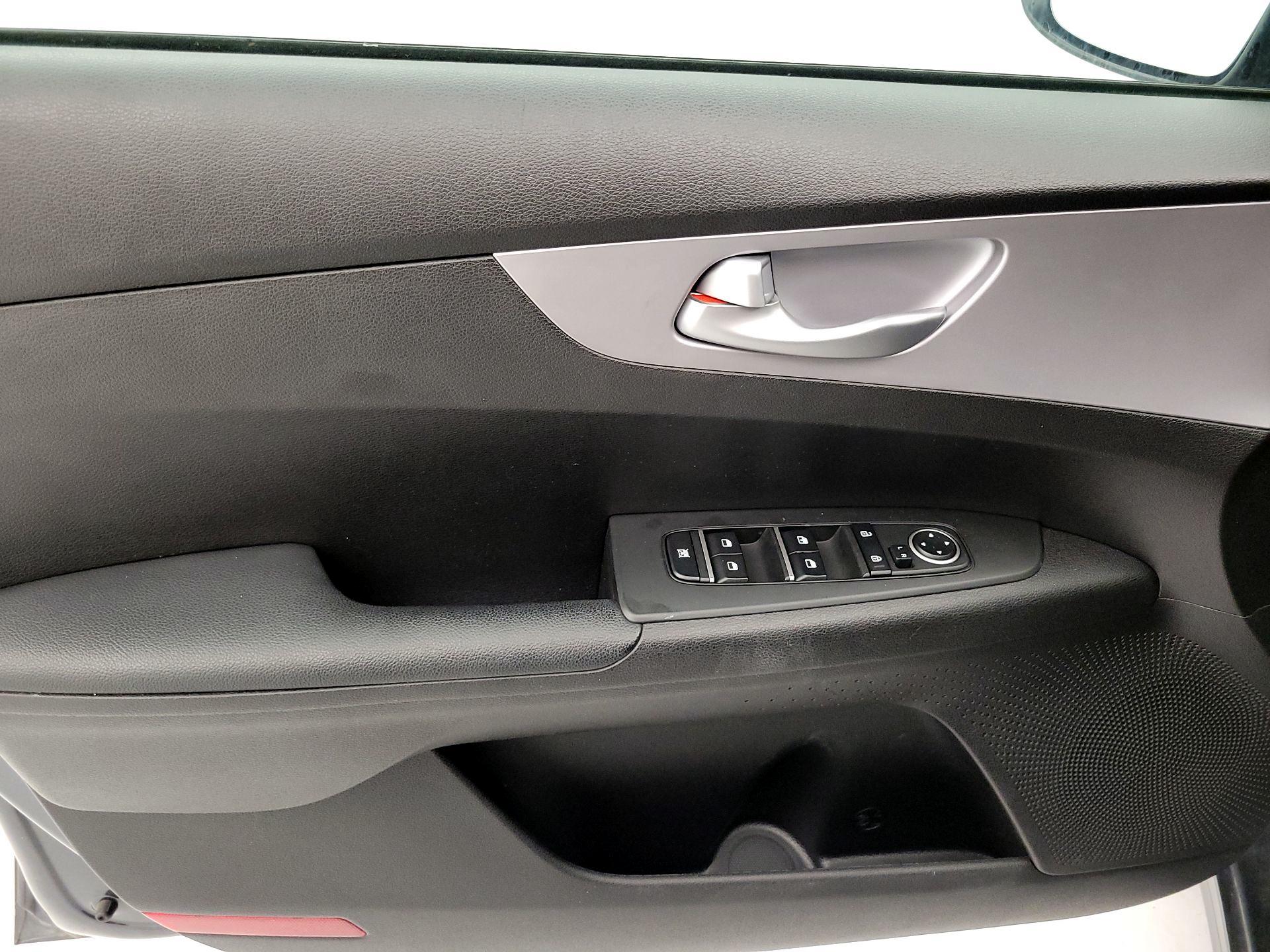Thumbnail: 2023 Kia Forte - 12