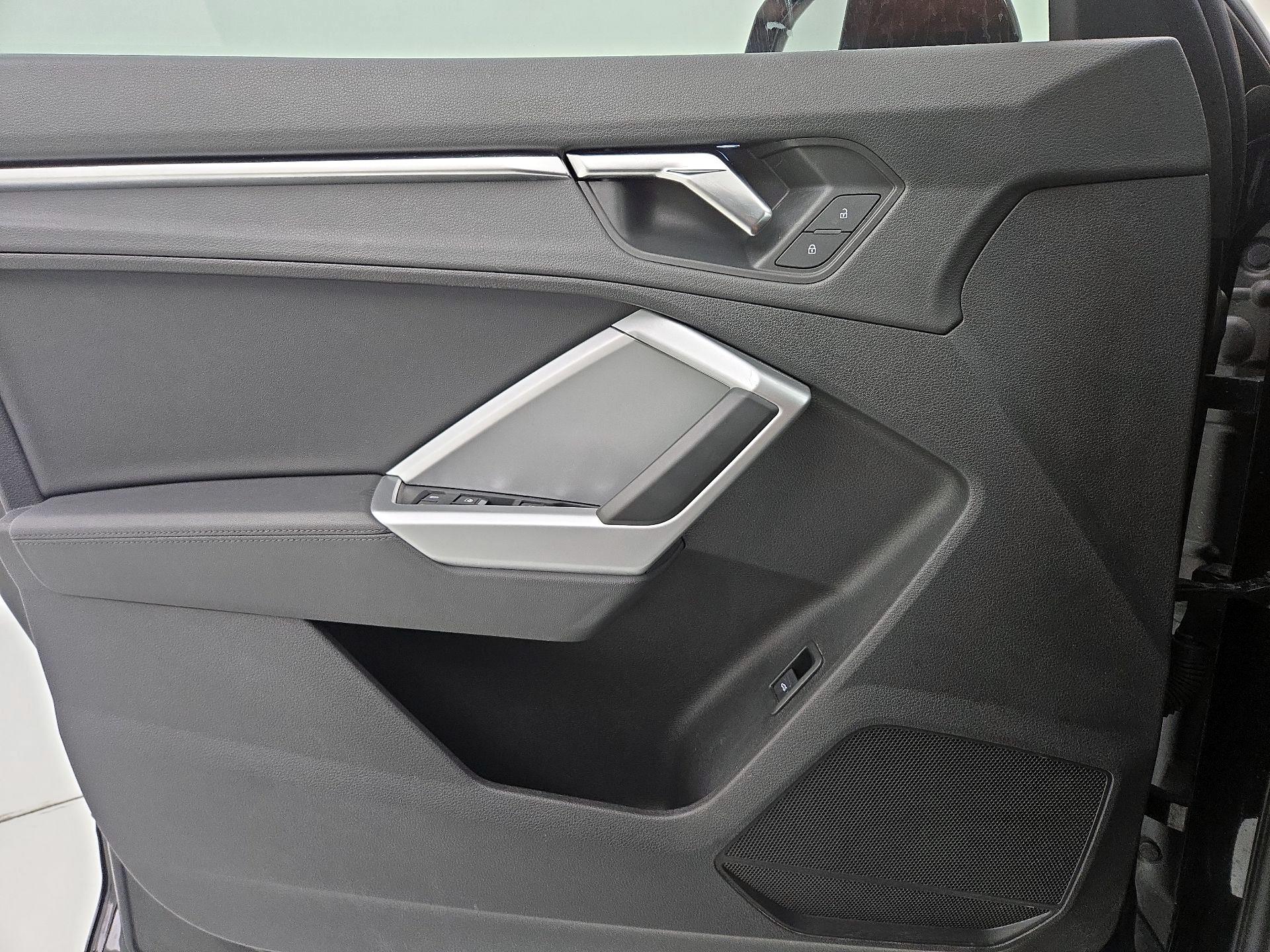 Thumbnail: 2020 Audi Q3 - 12