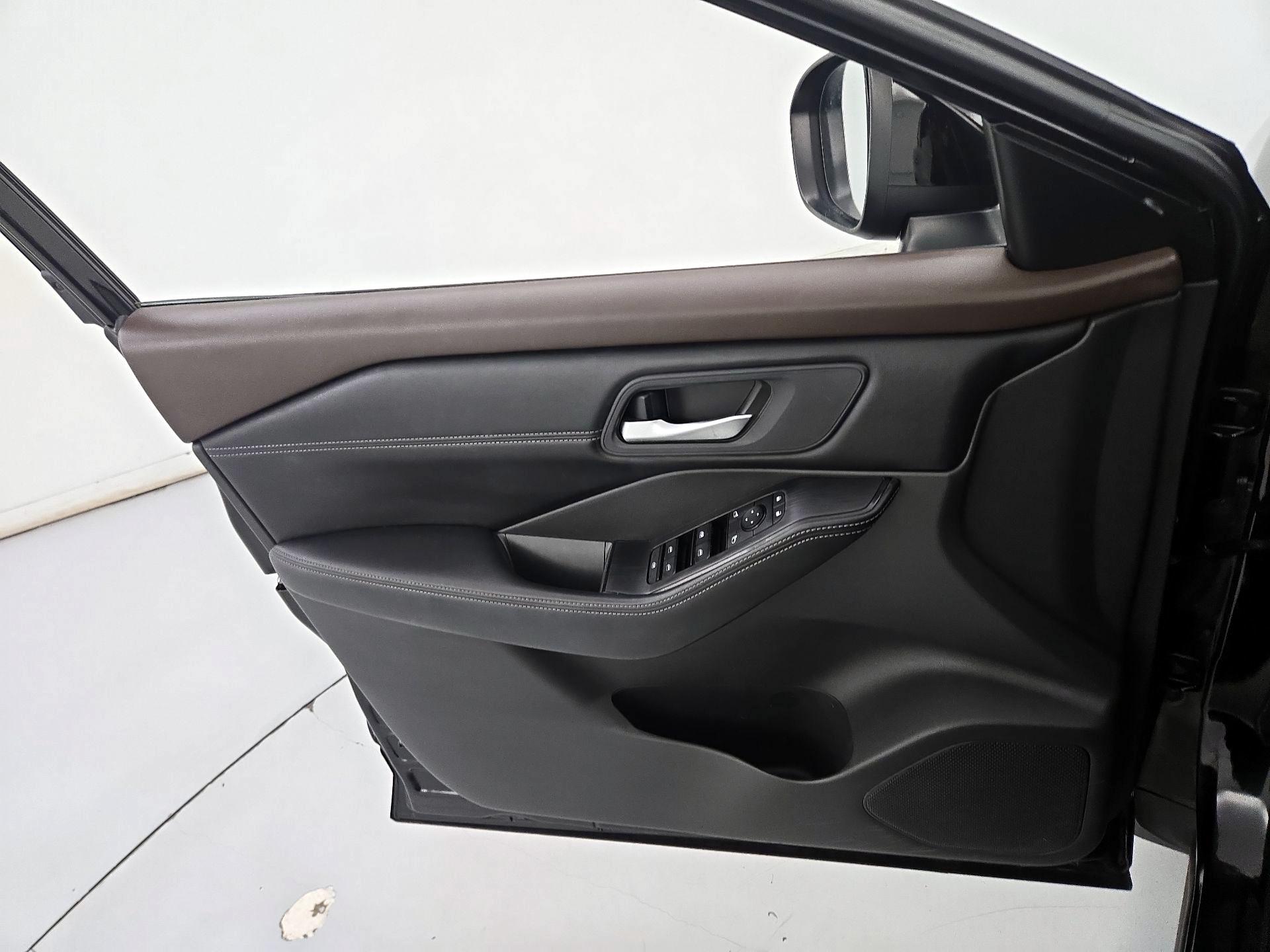 Thumbnail: 2022 Nissan Rogue - 12