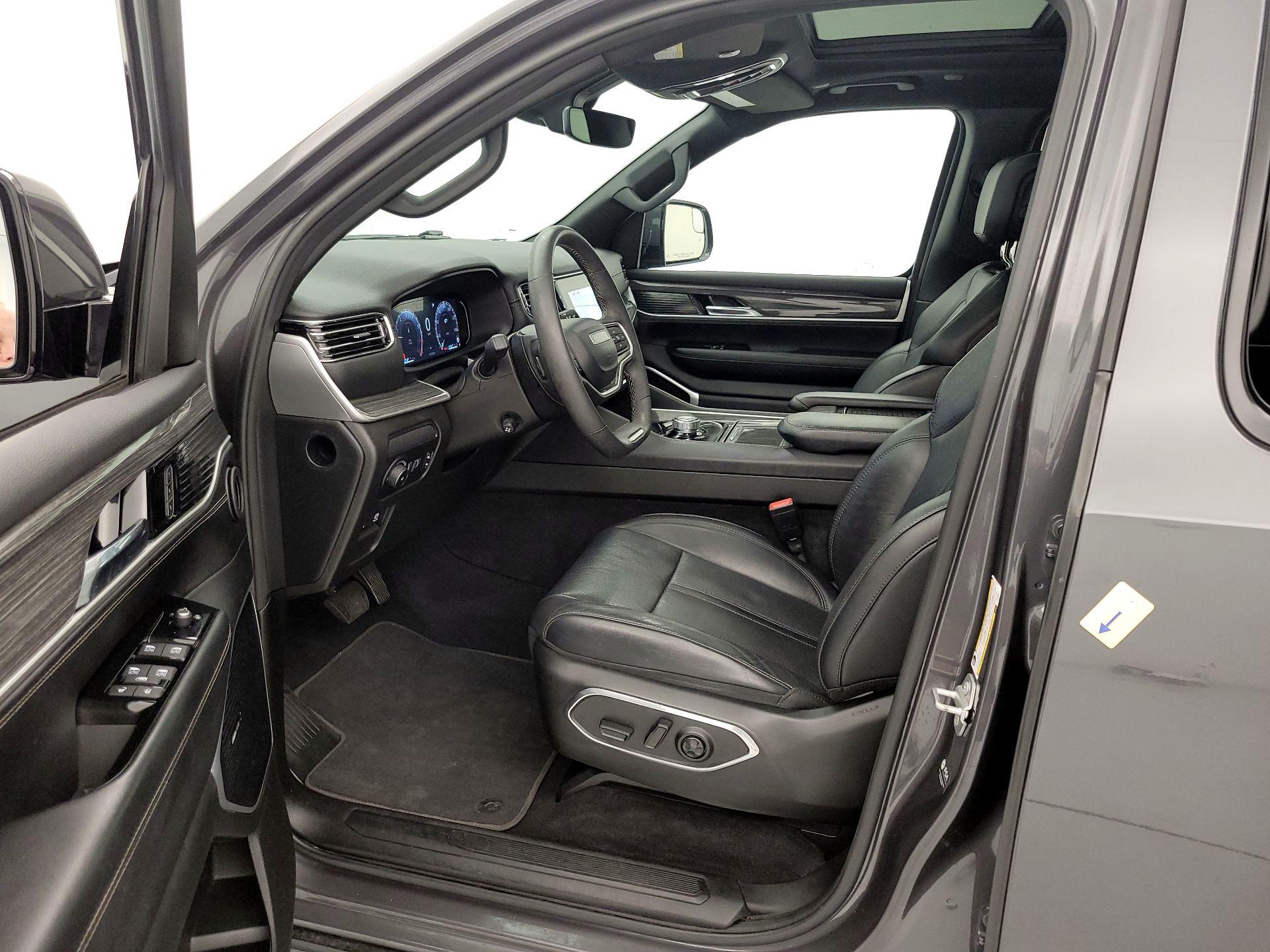 Thumbnail: 2022 Jeep Wagoneer - 11