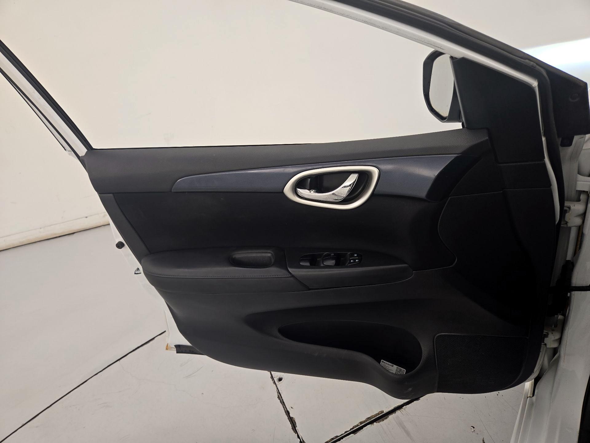 Thumbnail: 2017 Nissan Sentra - 12