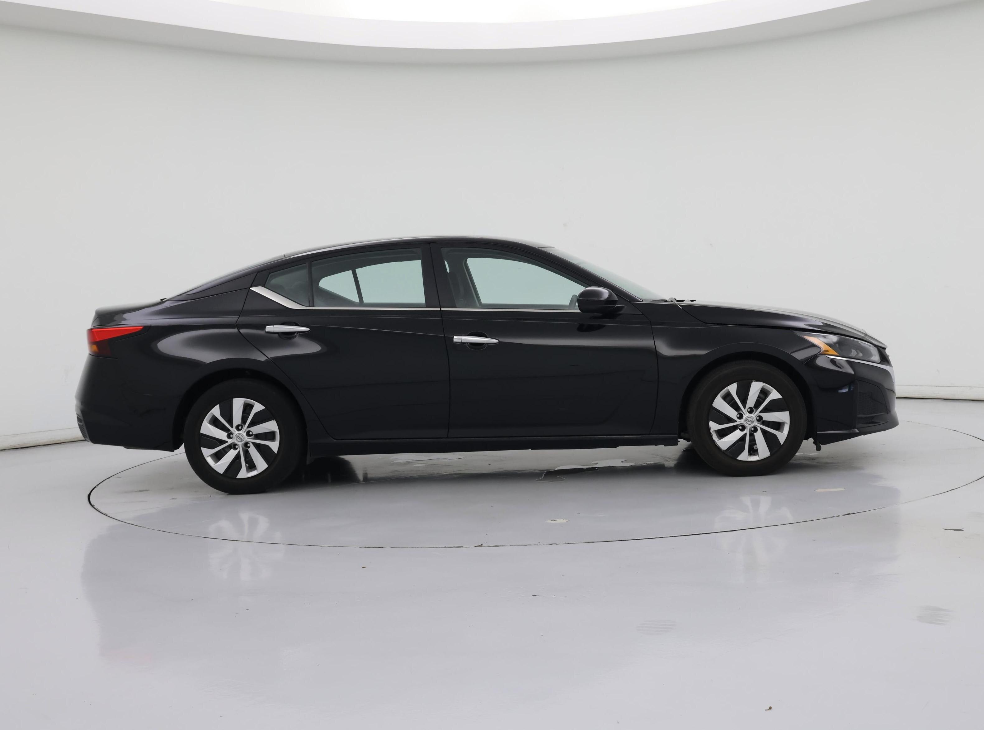 Thumbnail: 2023 Nissan Altima - 7