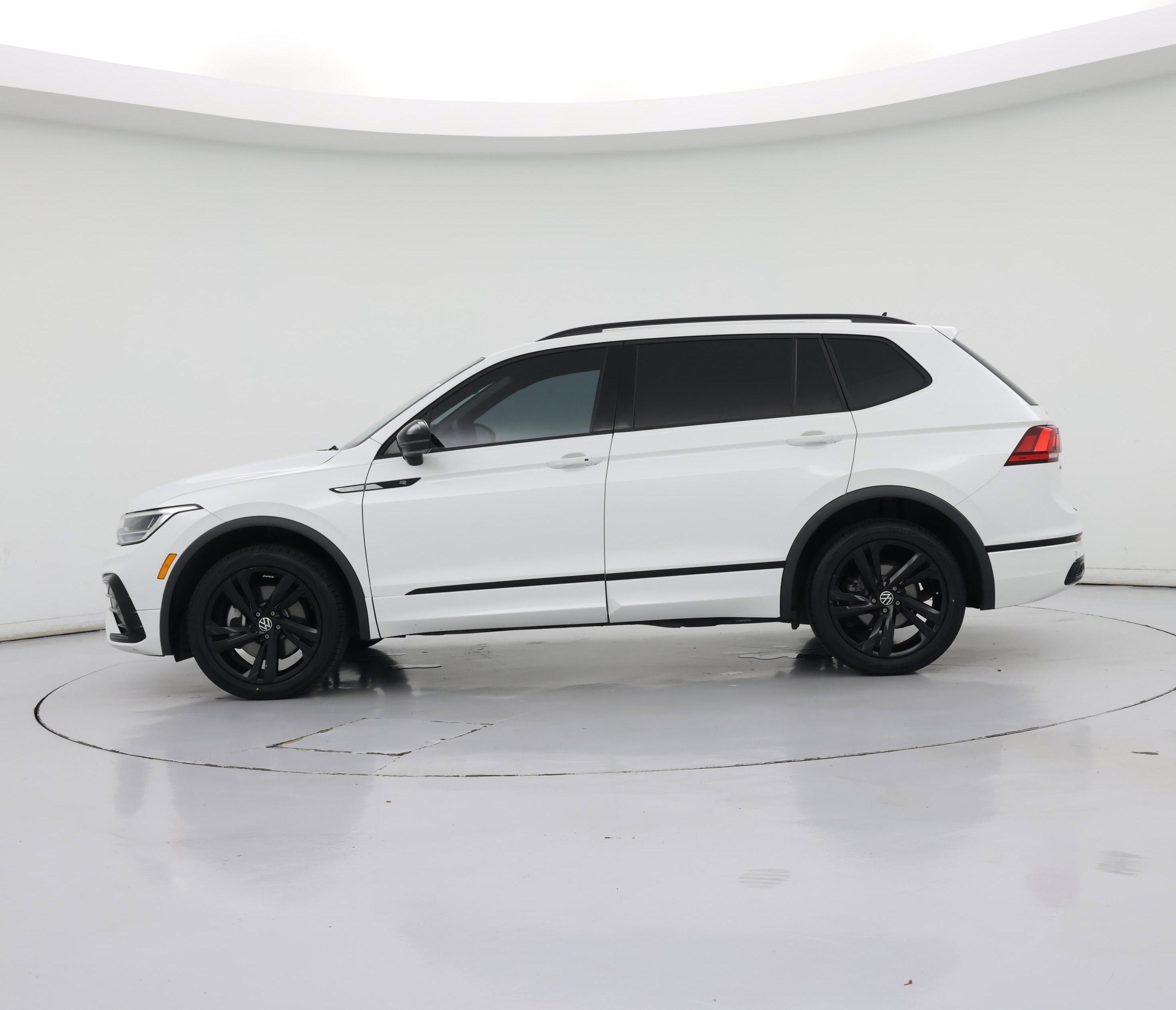 Thumbnail: 2023 Volkswagen Tiguan - 3
