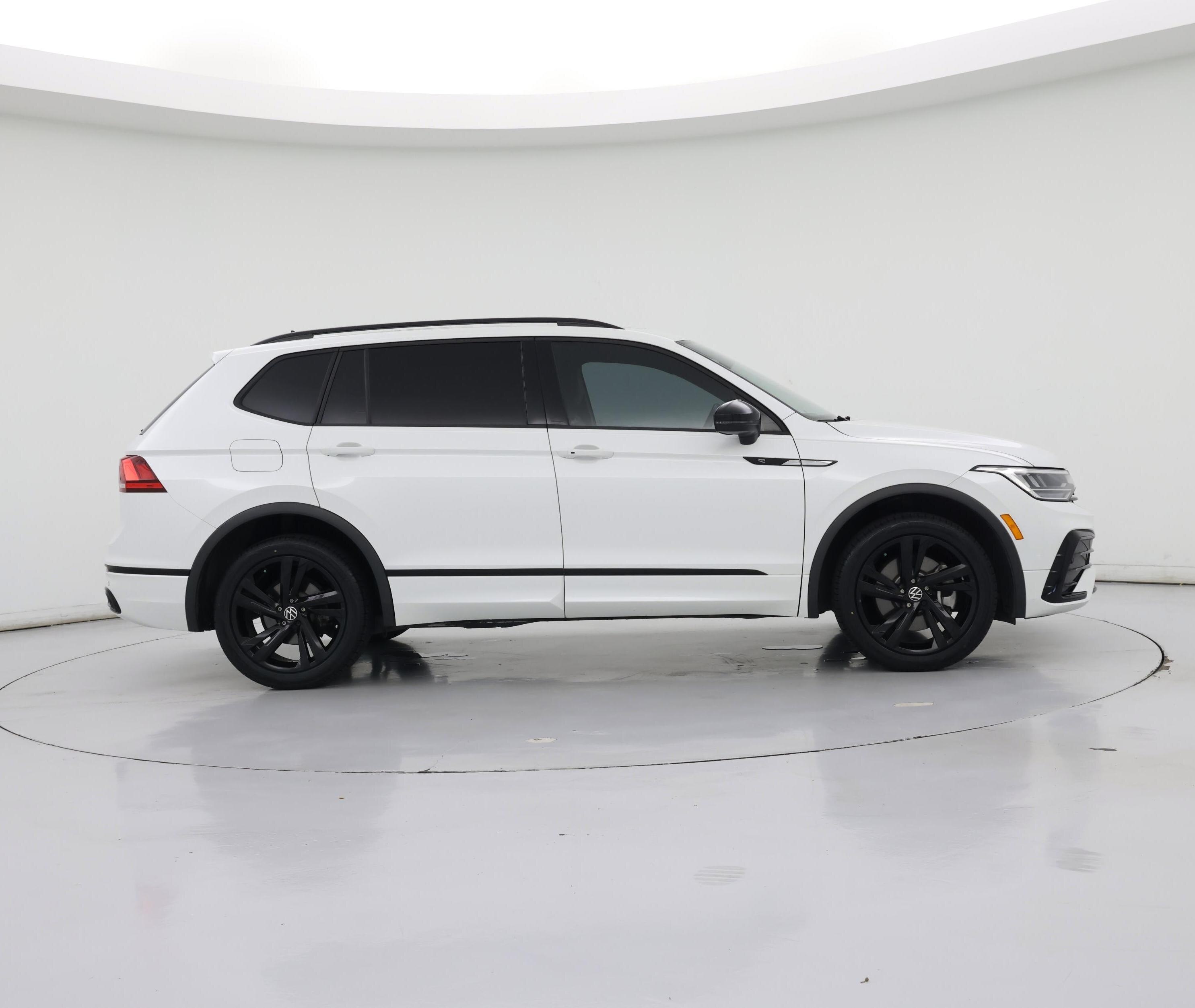 Thumbnail: 2023 Volkswagen Tiguan - 7