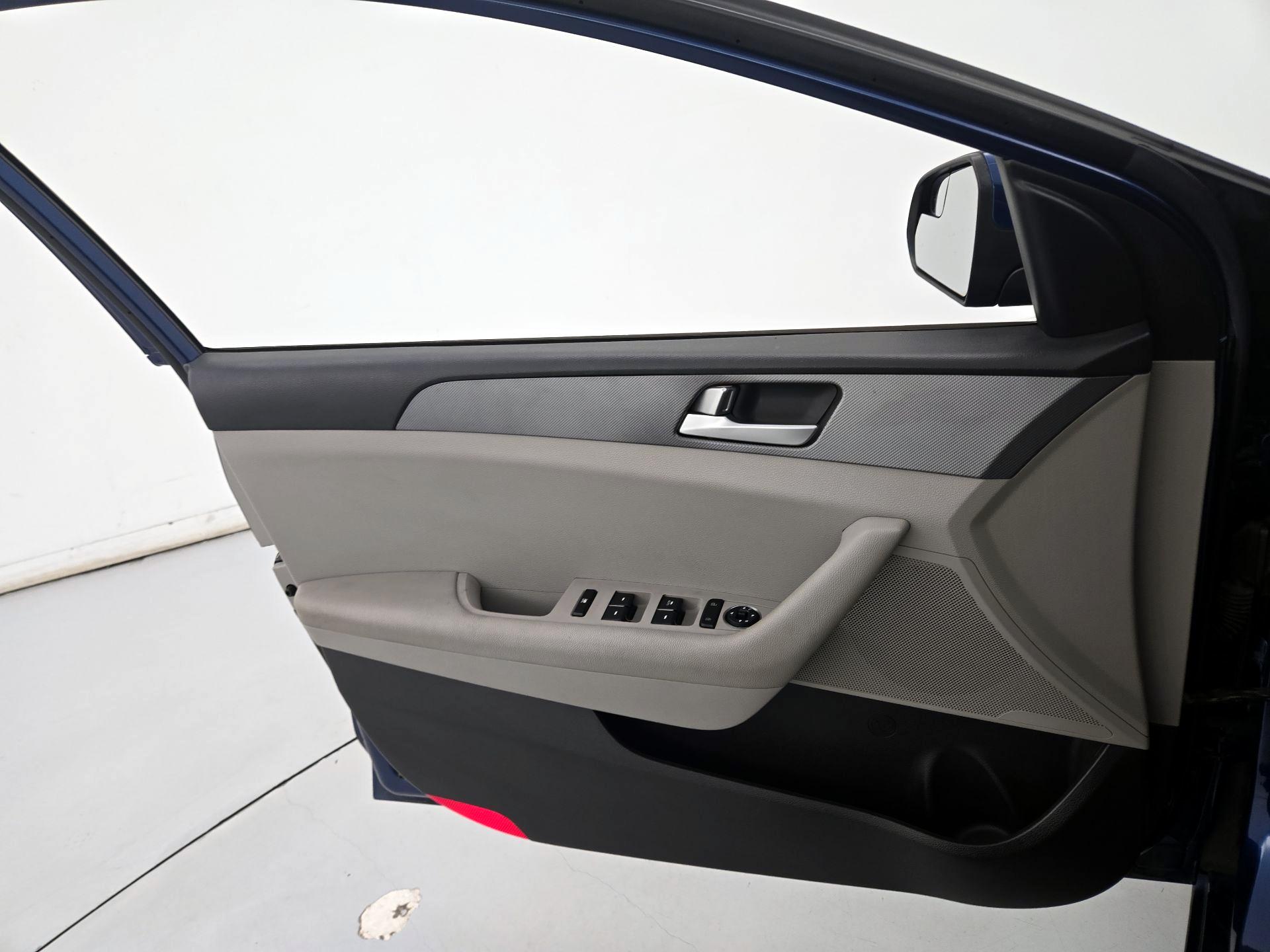 Thumbnail: 2017 Hyundai Sonata - 12