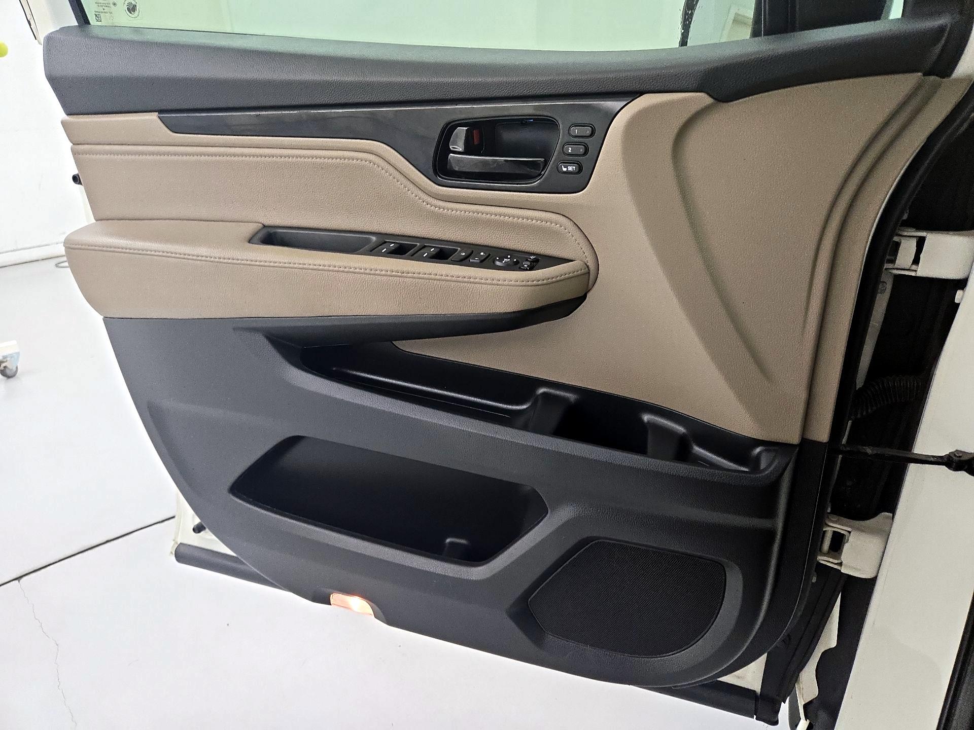 Thumbnail: 2019 Honda Odyssey - 12