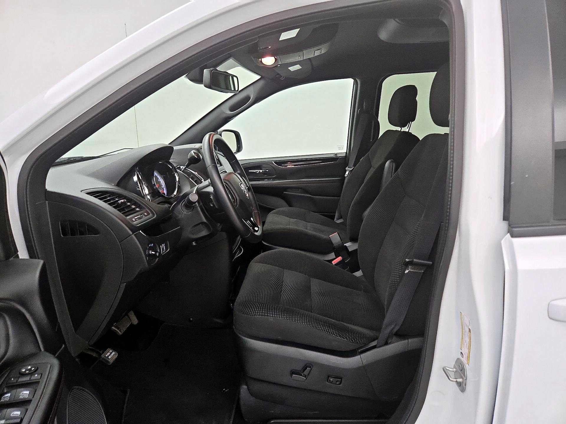 Thumbnail: 2020 Dodge Grand Caravan - 11