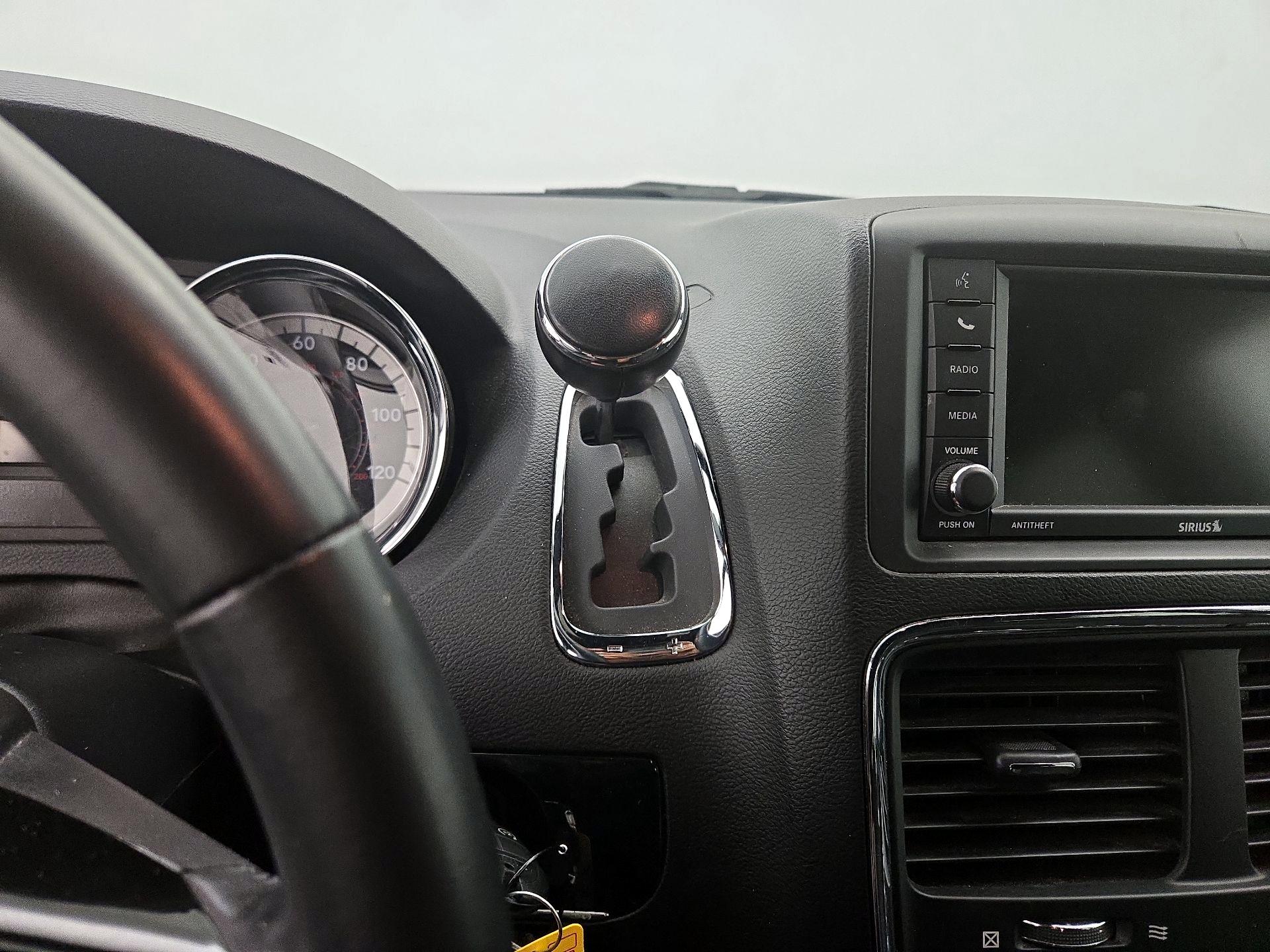 Thumbnail: 2020 Dodge Grand Caravan - 17
