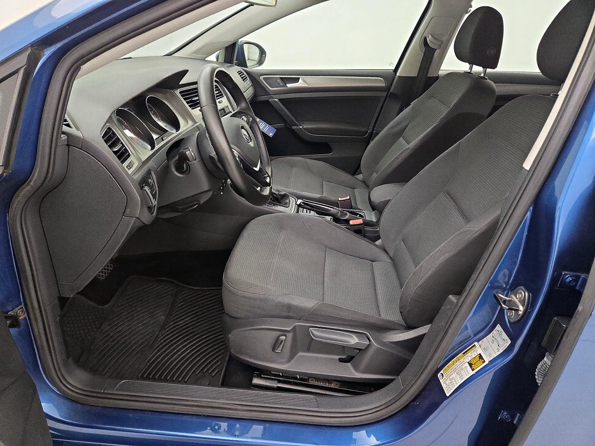 Thumbnail: 2016 Volkswagen Golf - 11