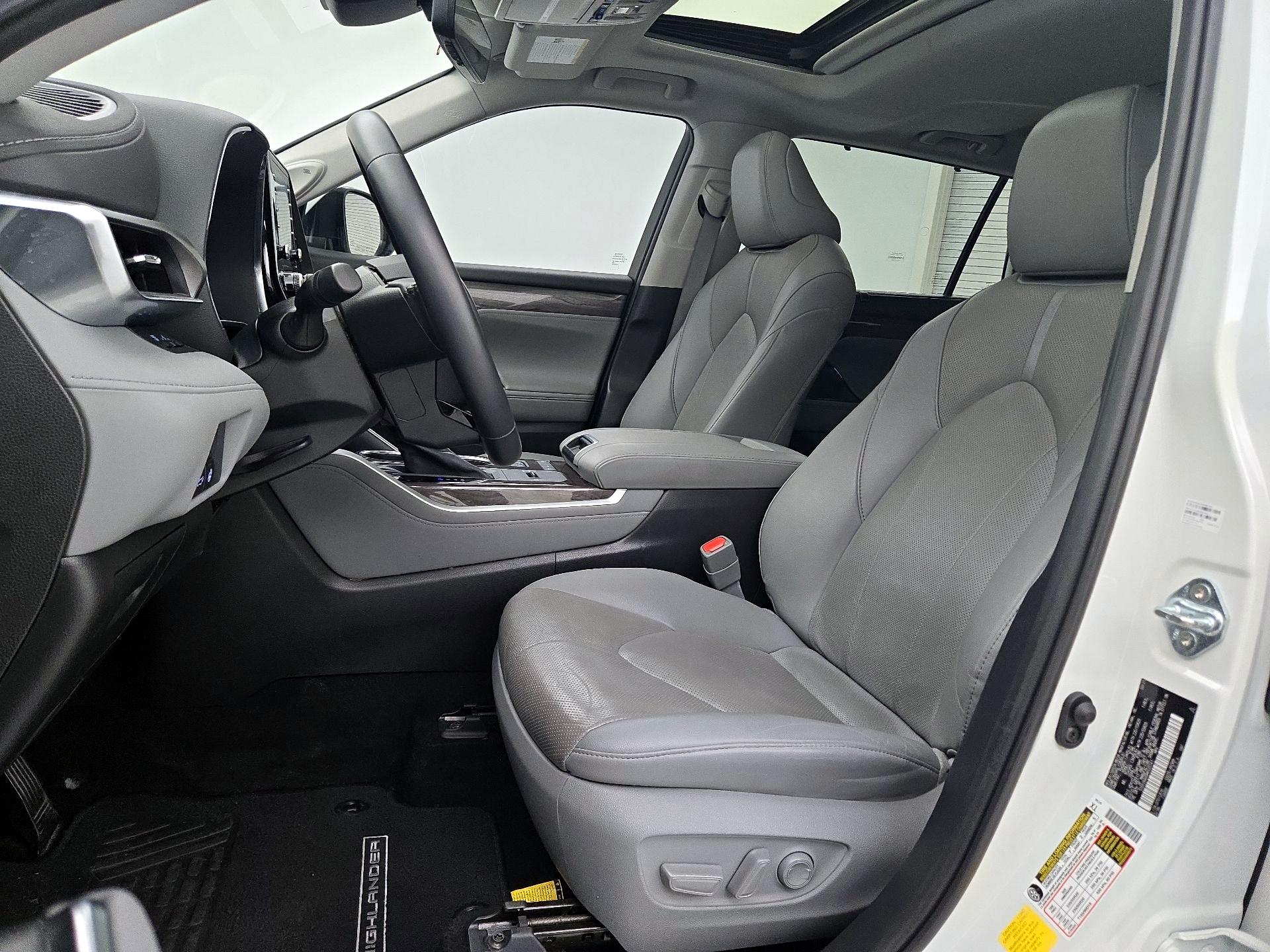 Thumbnail: 2021 Toyota Highlander - 11