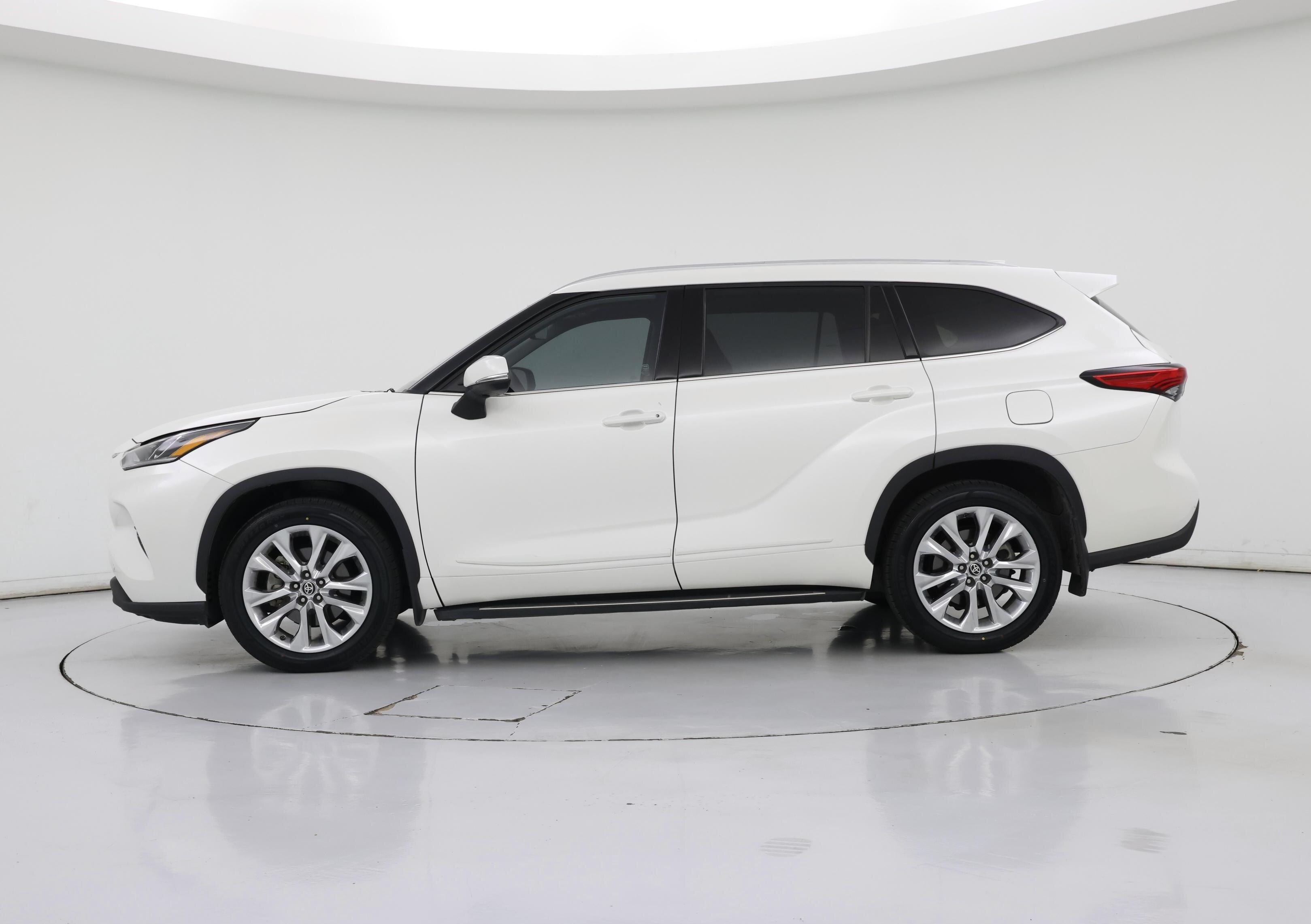 Thumbnail: 2021 Toyota Highlander - 3