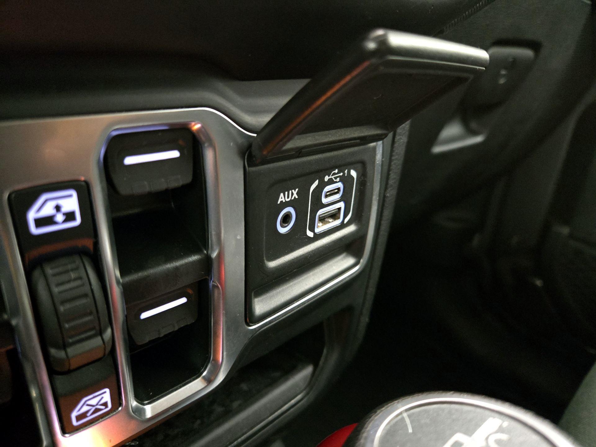 Thumbnail: 2021 Jeep Gladiator - 18
