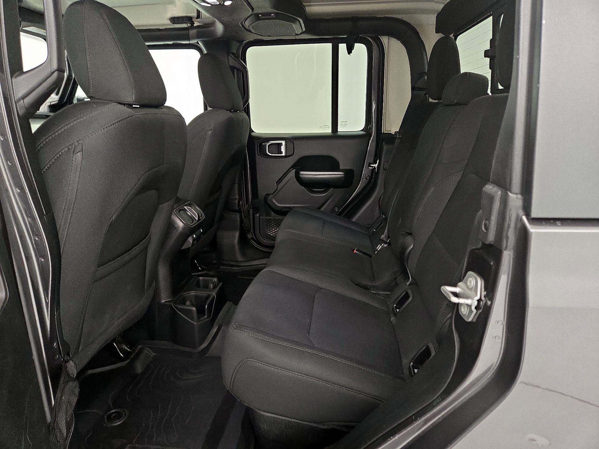 Thumbnail: 2021 Jeep Gladiator - 19