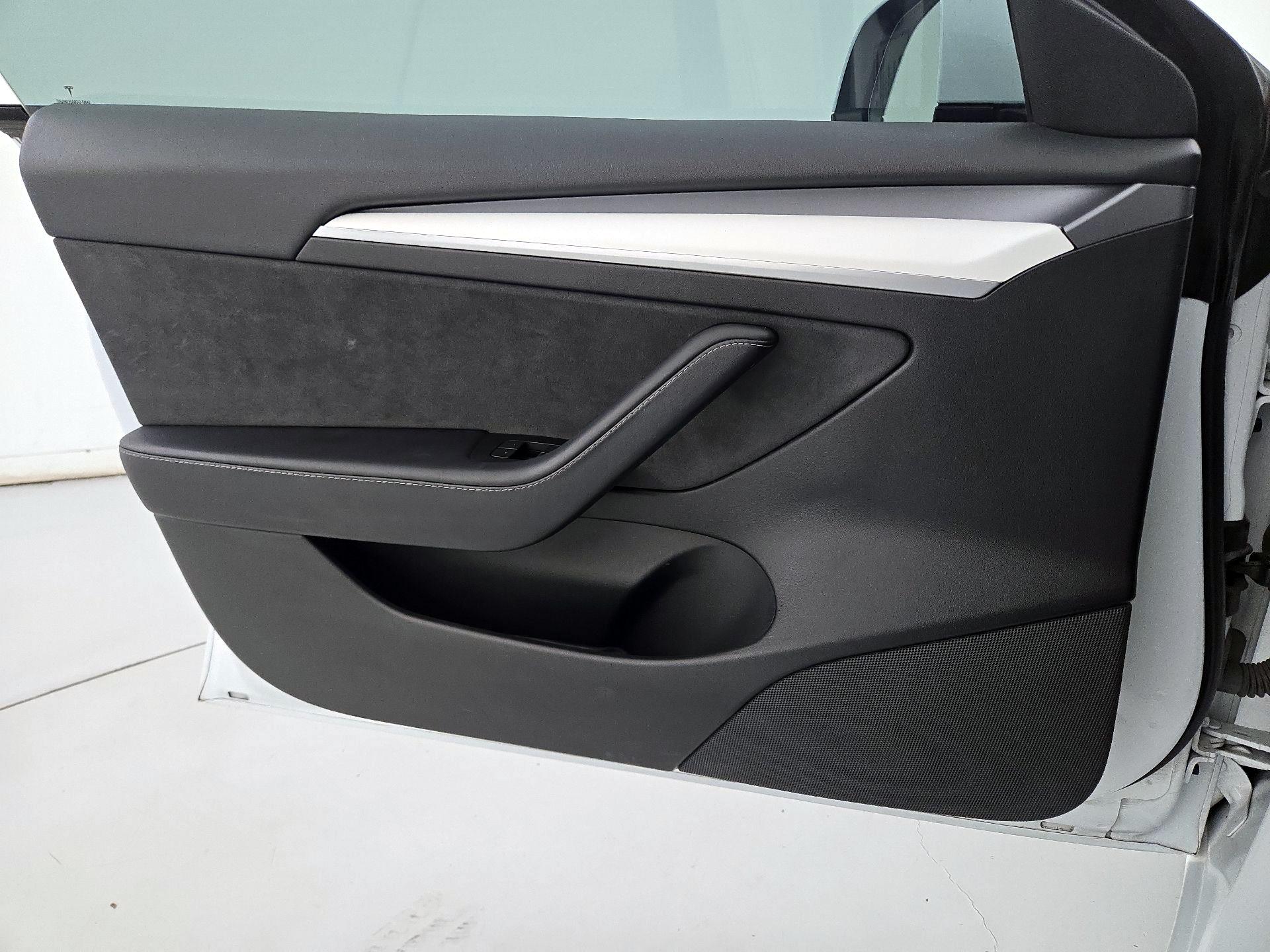 Thumbnail: 2022 Tesla Model 3 - 12