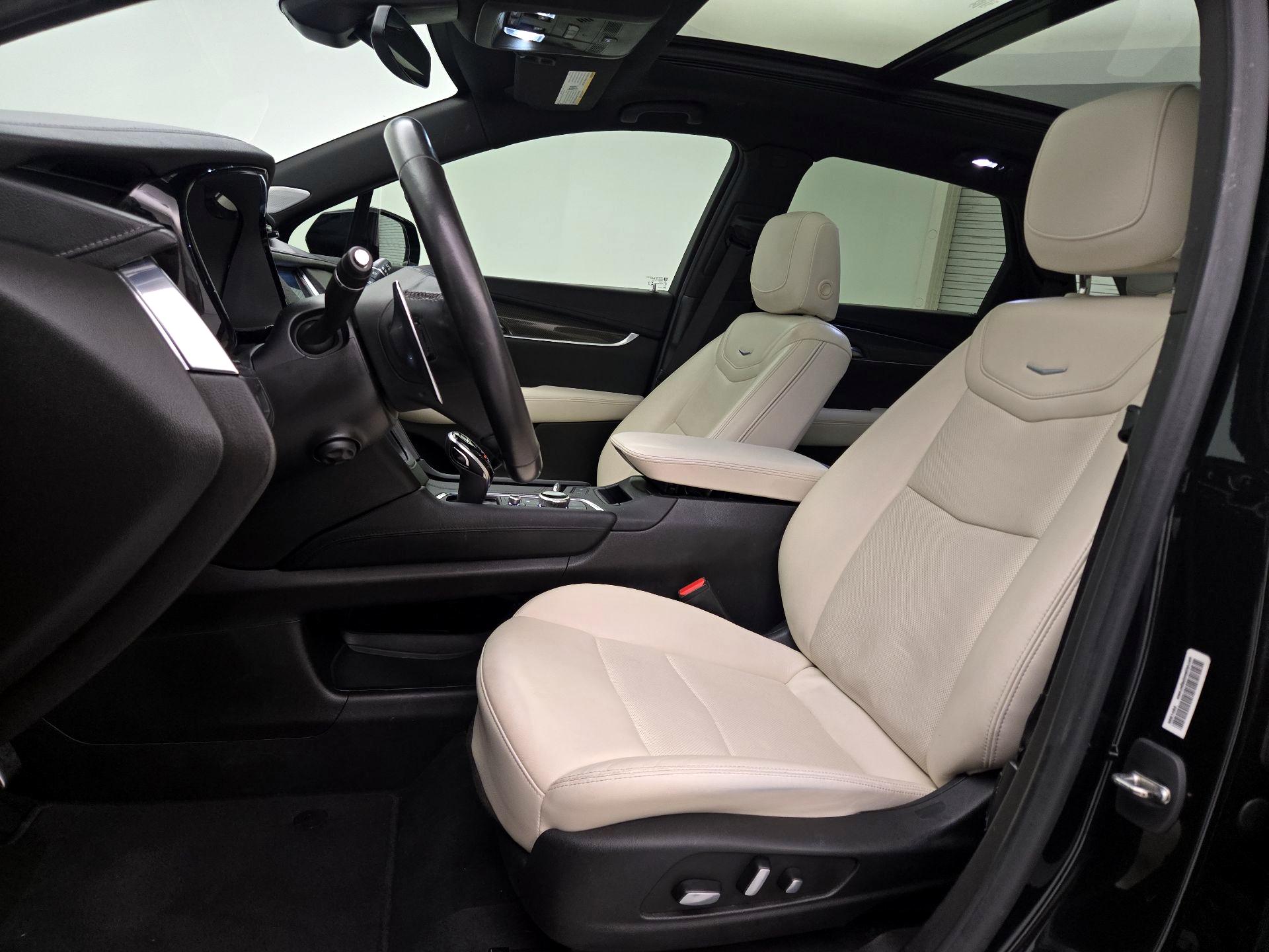 Thumbnail: 2023 Cadillac XT5 - 11