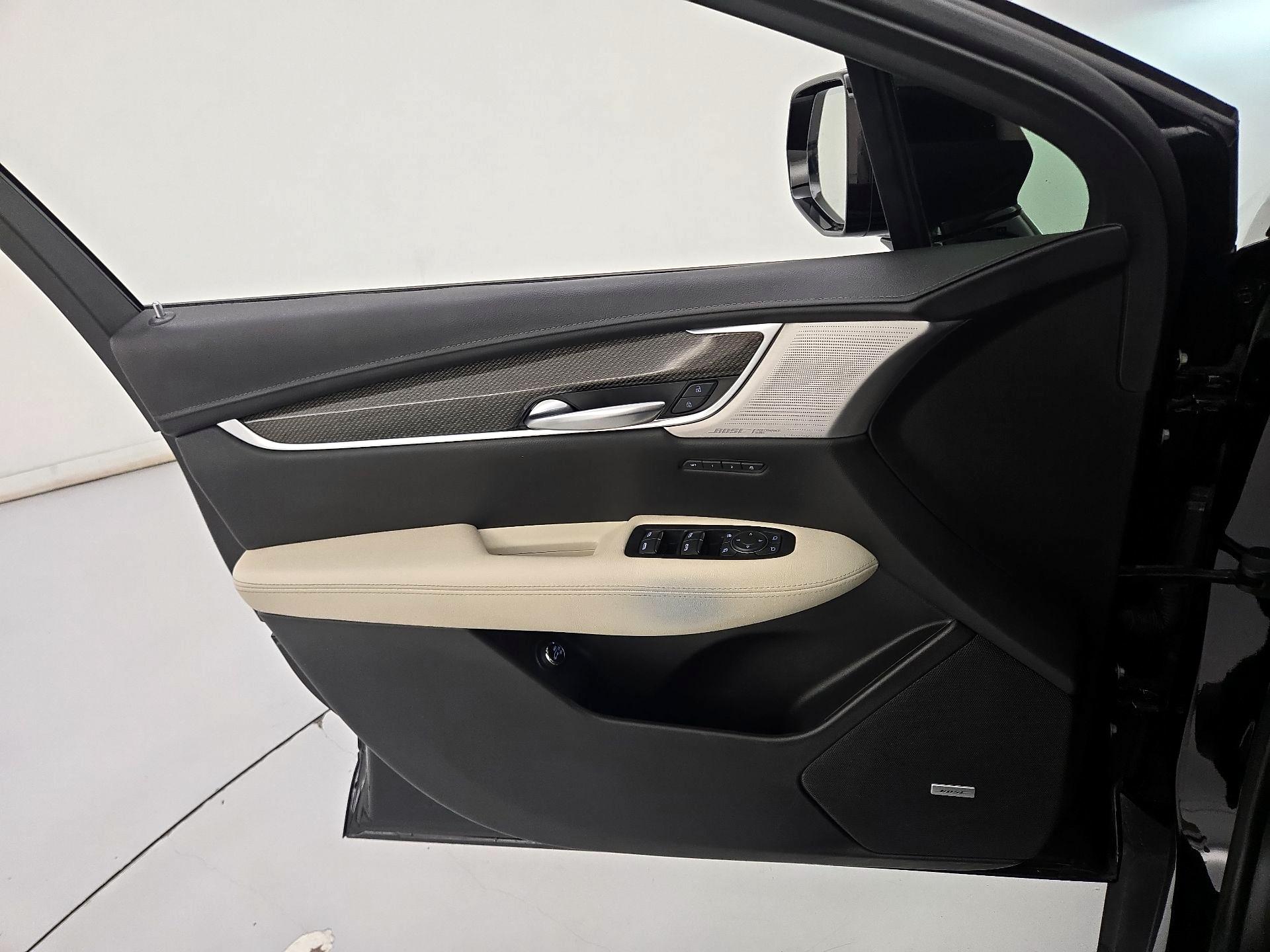 Thumbnail: 2023 Cadillac XT5 - 12