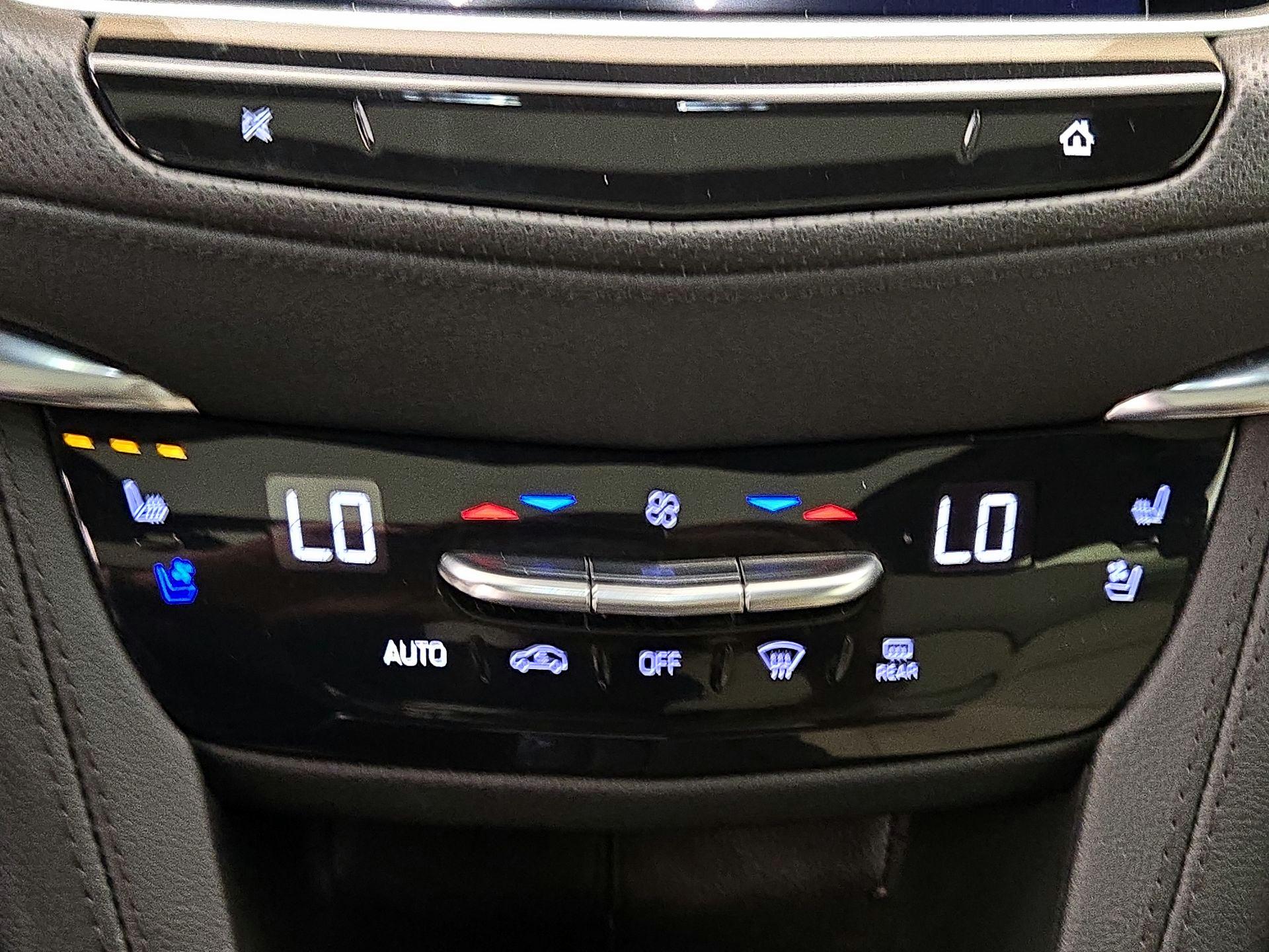 Thumbnail: 2023 Cadillac XT5 - 17