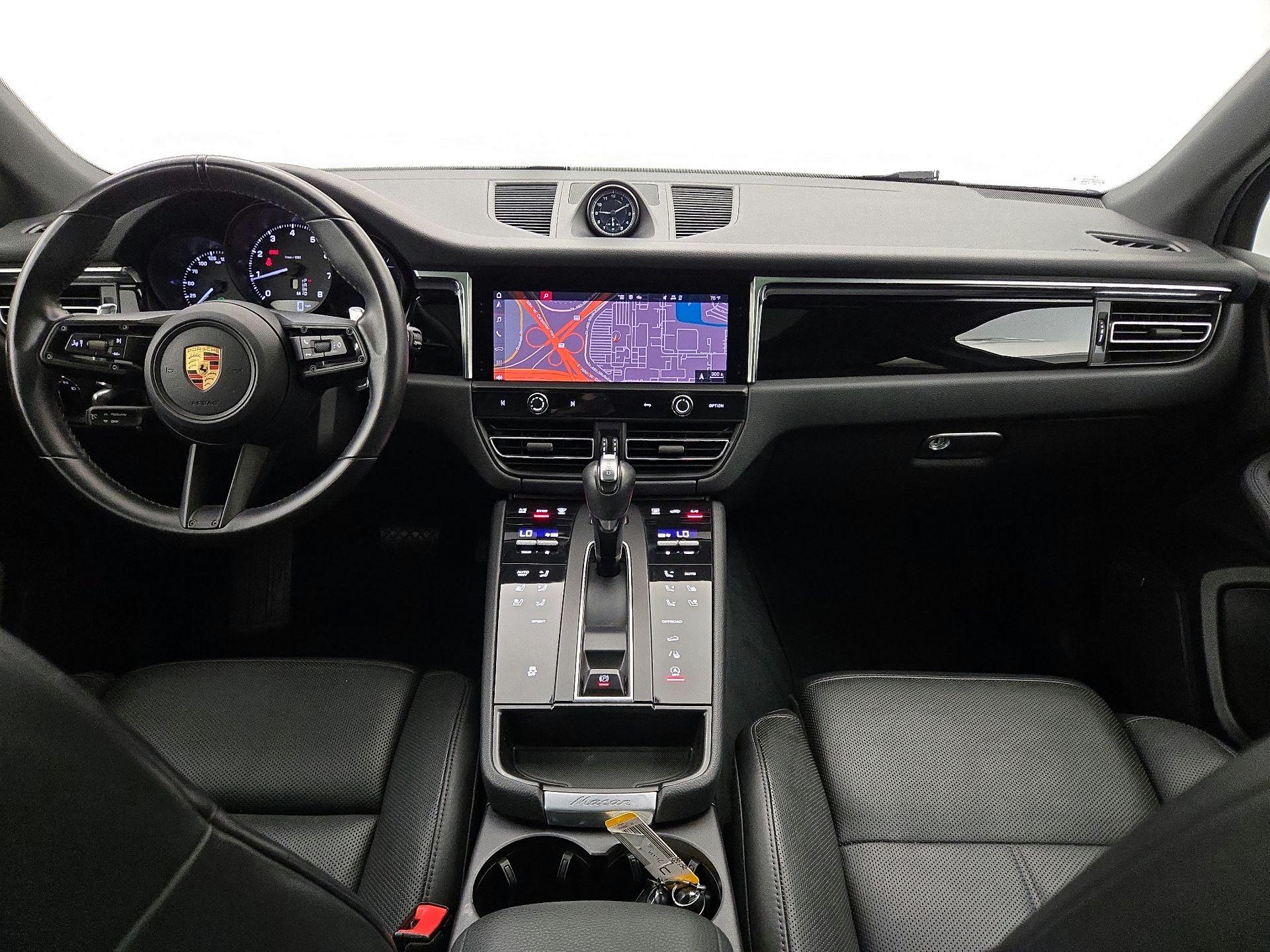 Thumbnail: 2022 Porsche Macan - 9