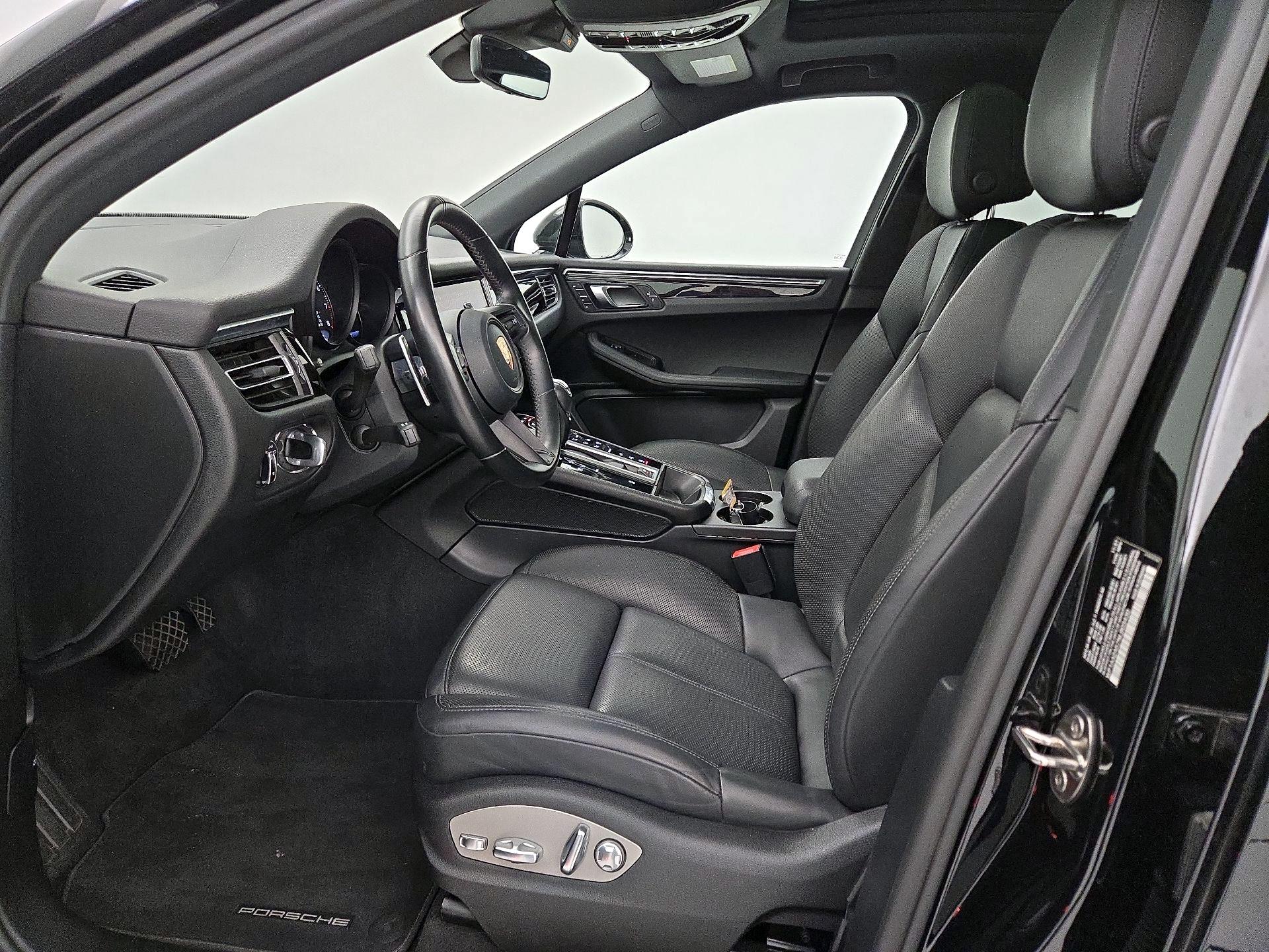 Thumbnail: 2022 Porsche Macan - 11