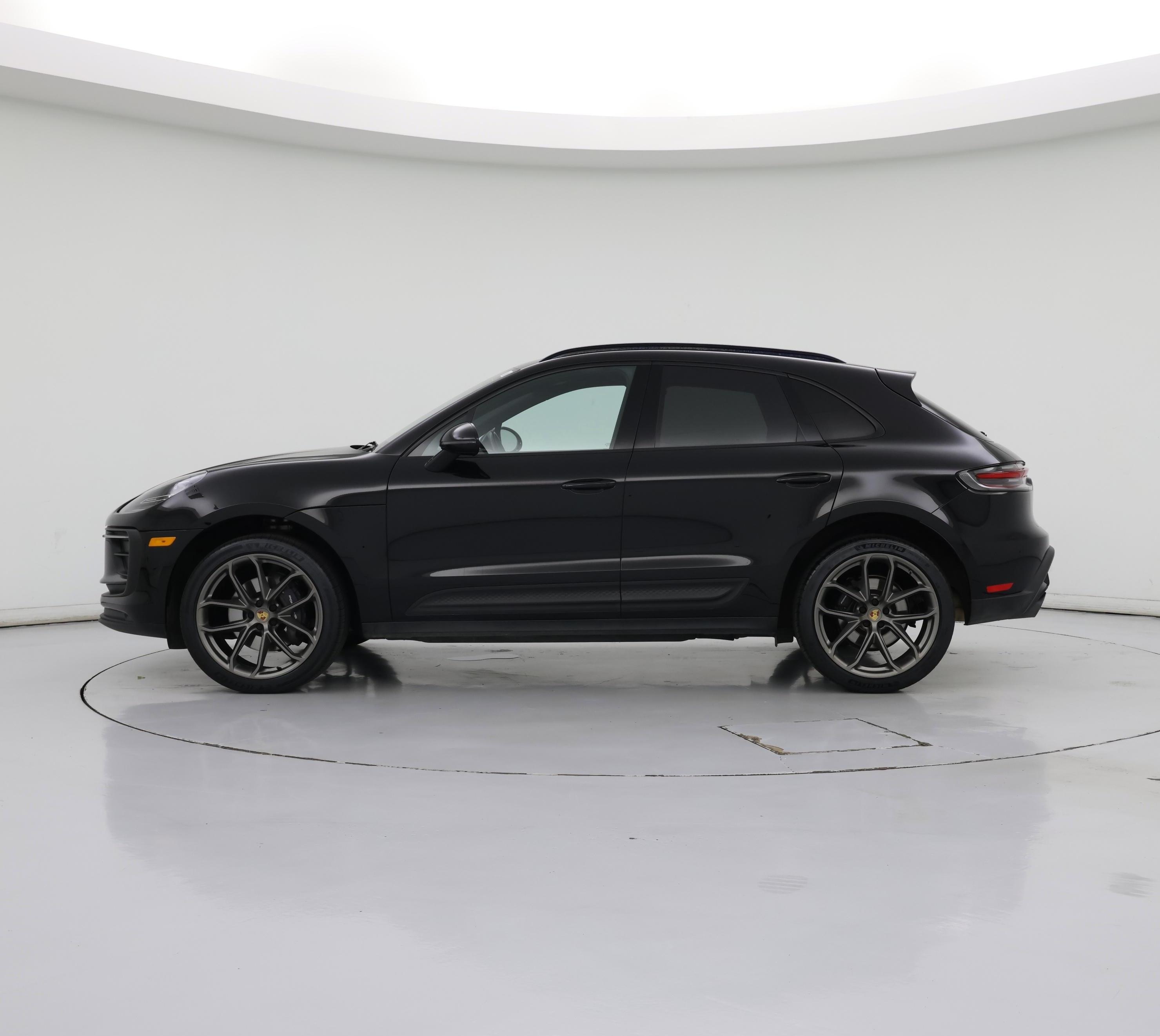 Thumbnail: 2022 Porsche Macan - 3