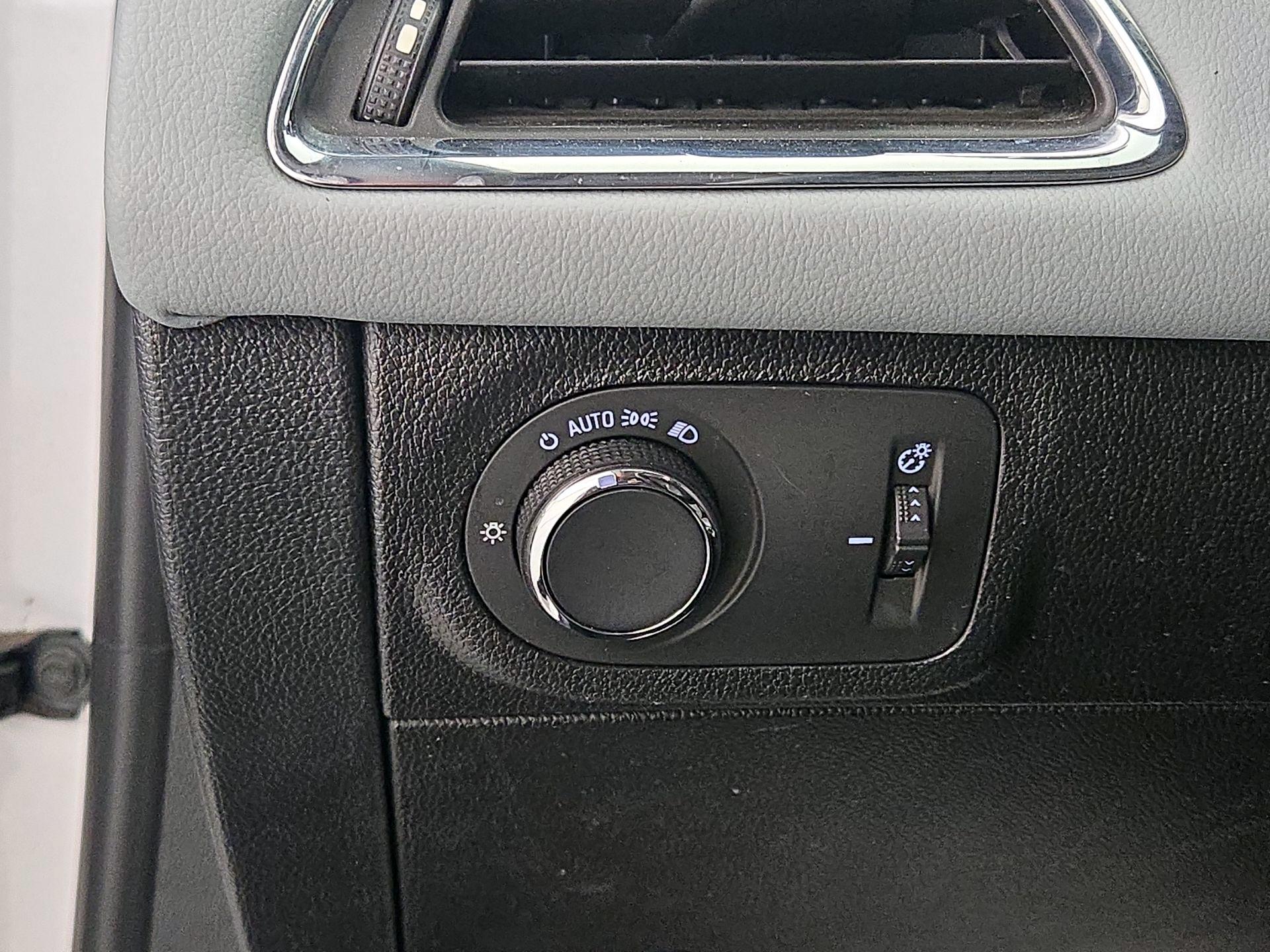 Thumbnail: 2019 Chevrolet Cruze - 13