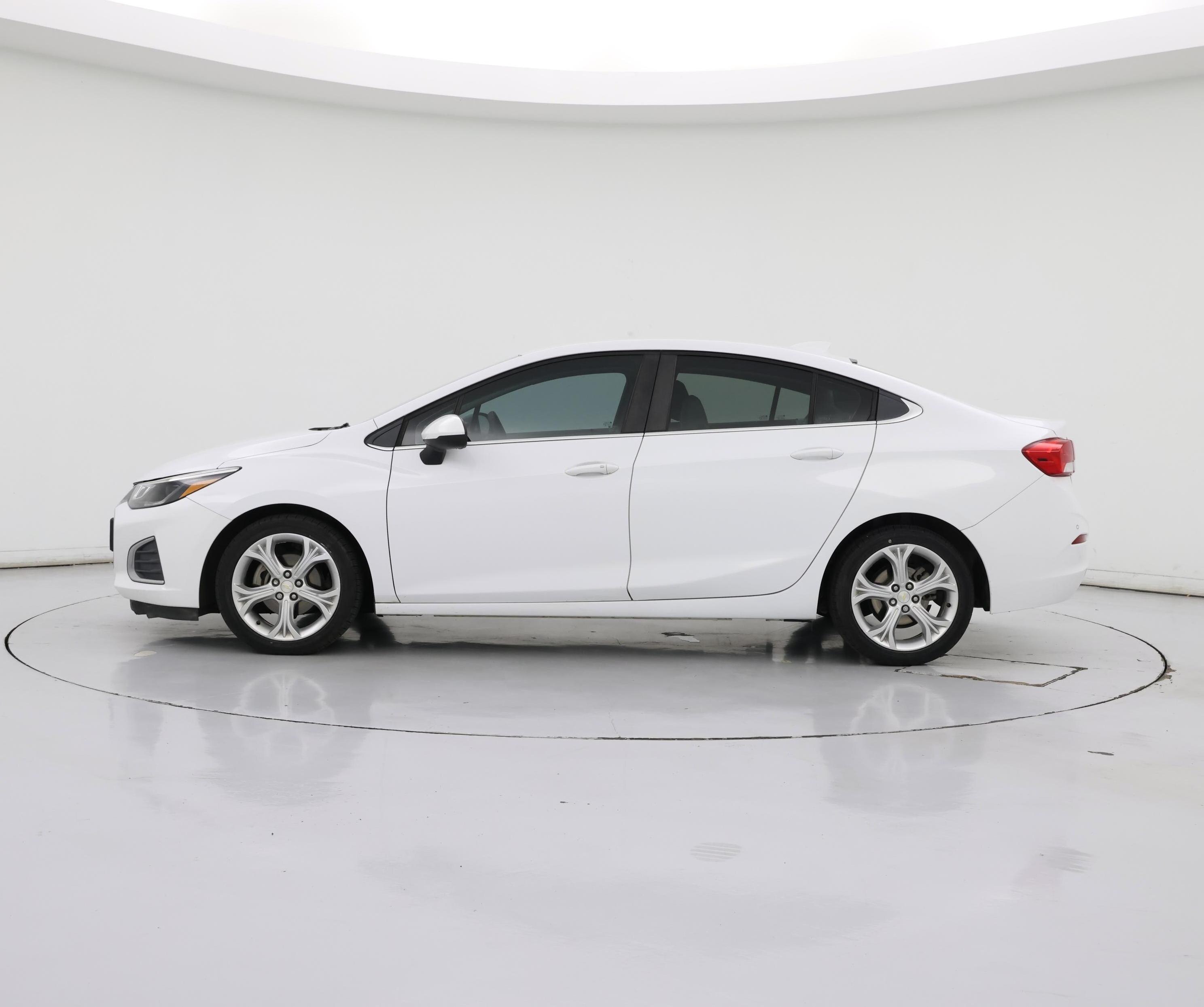 Thumbnail: 2019 Chevrolet Cruze - 3