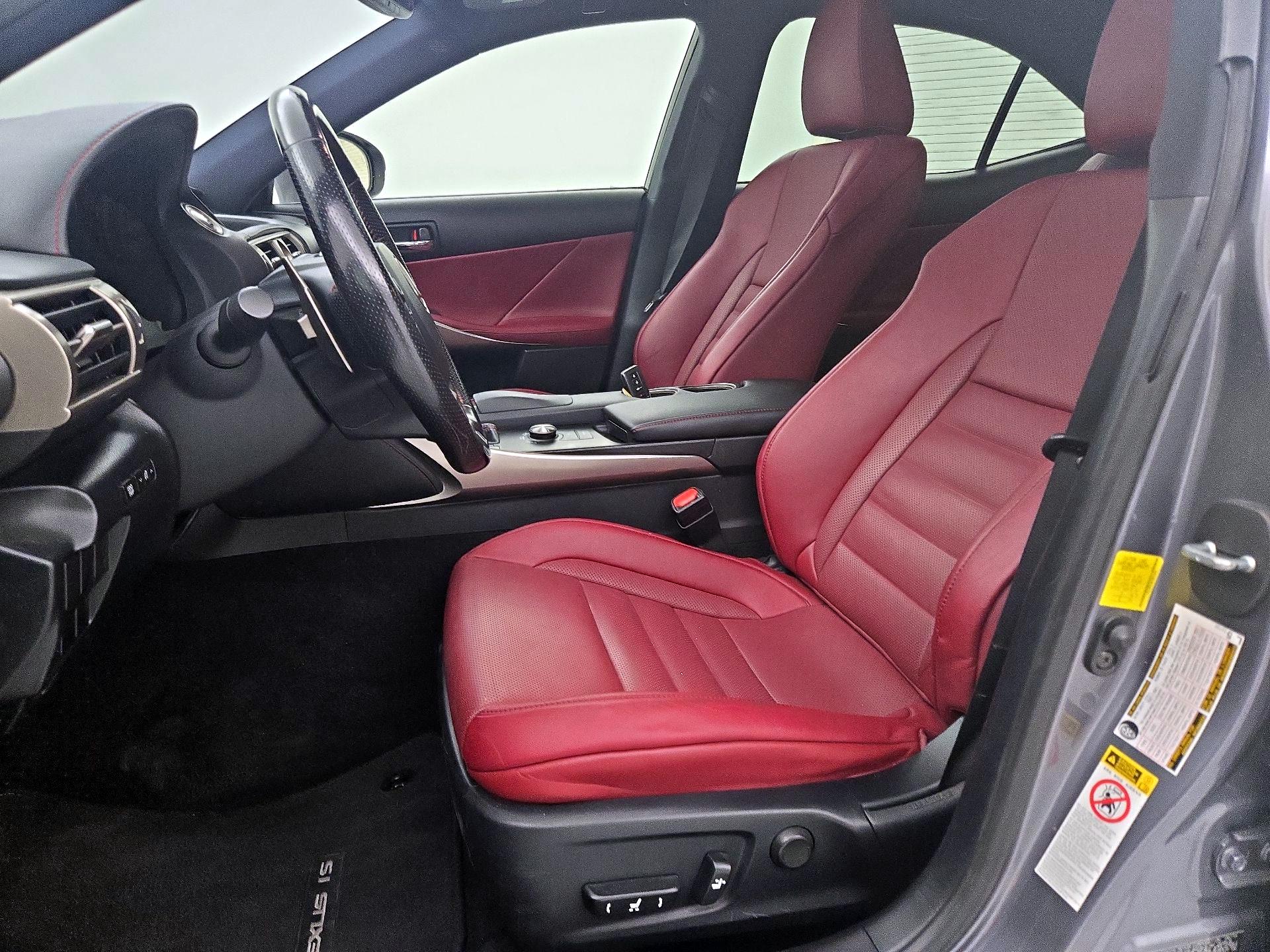 Thumbnail: 2016 Lexus IS - 11