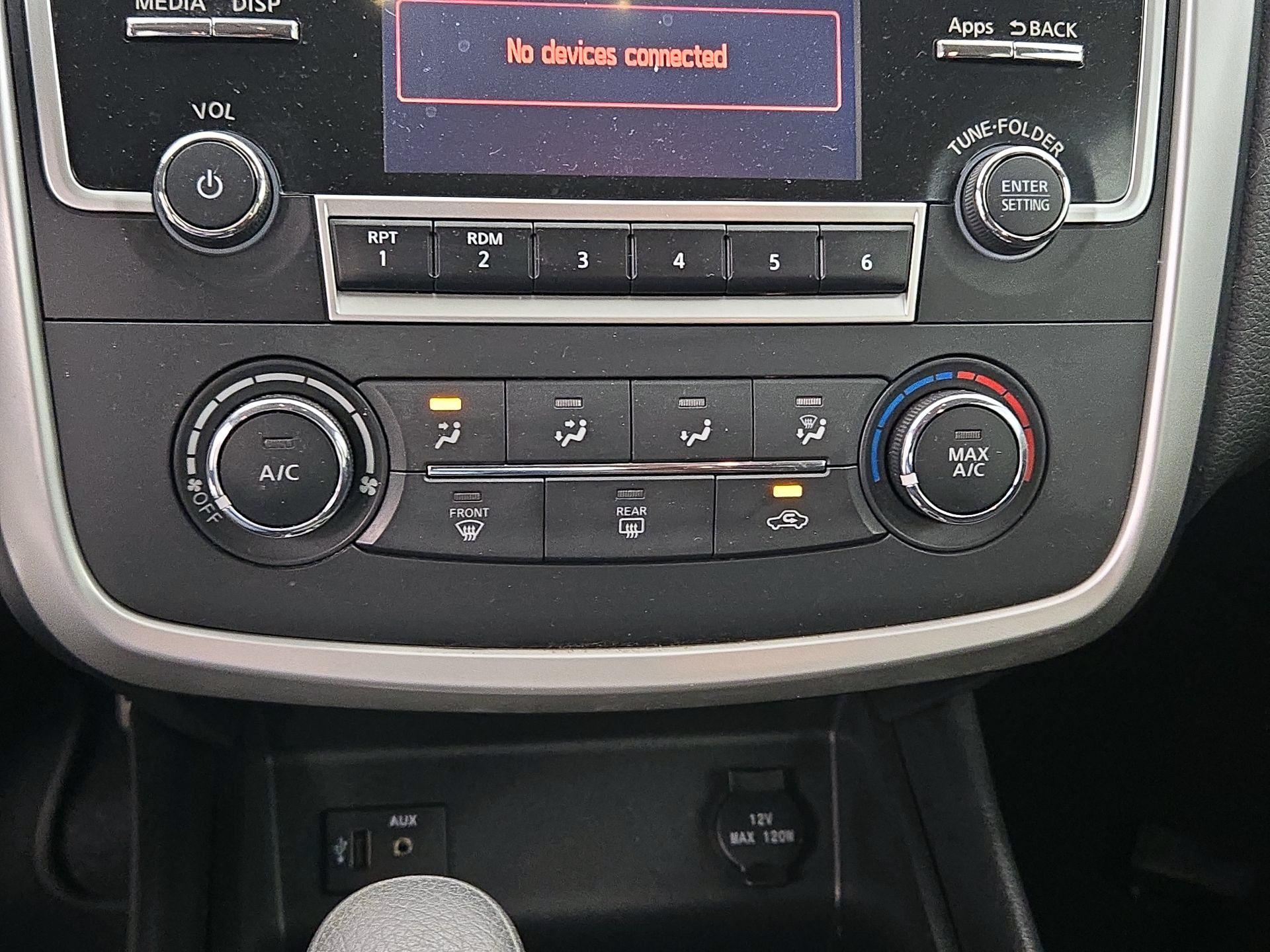 Thumbnail: 2016 Nissan Altima - 16