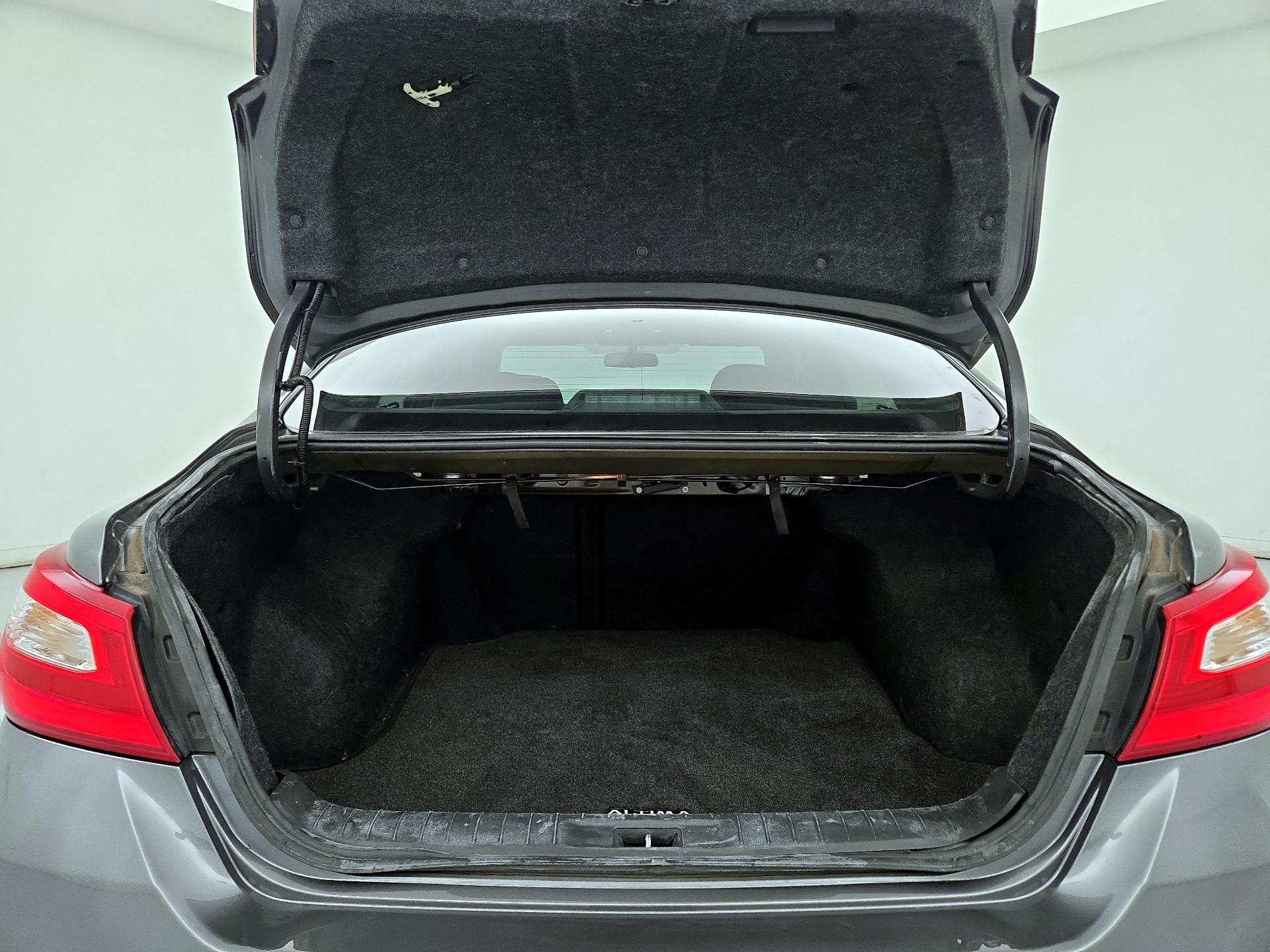 Thumbnail: 2016 Nissan Altima - 20