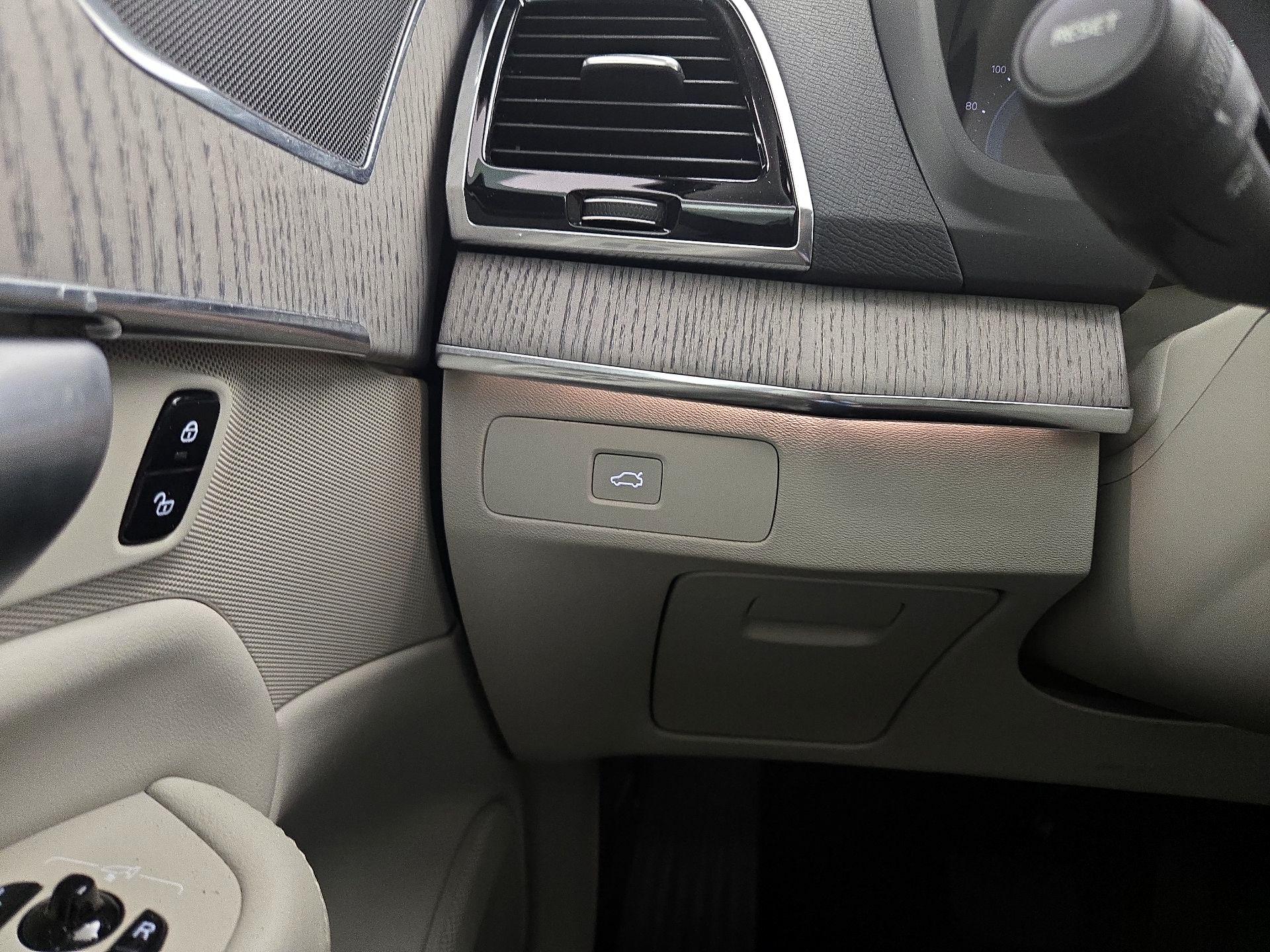 Thumbnail: 2024 Volvo XC90 - 13