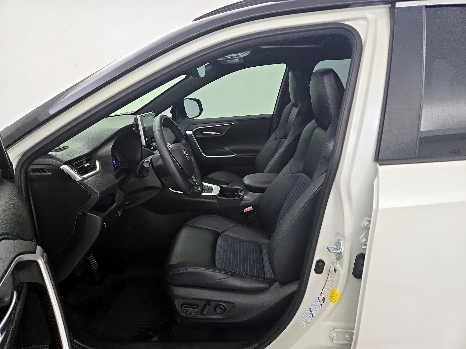 Thumbnail: 2021 Toyota RAV4 - 11