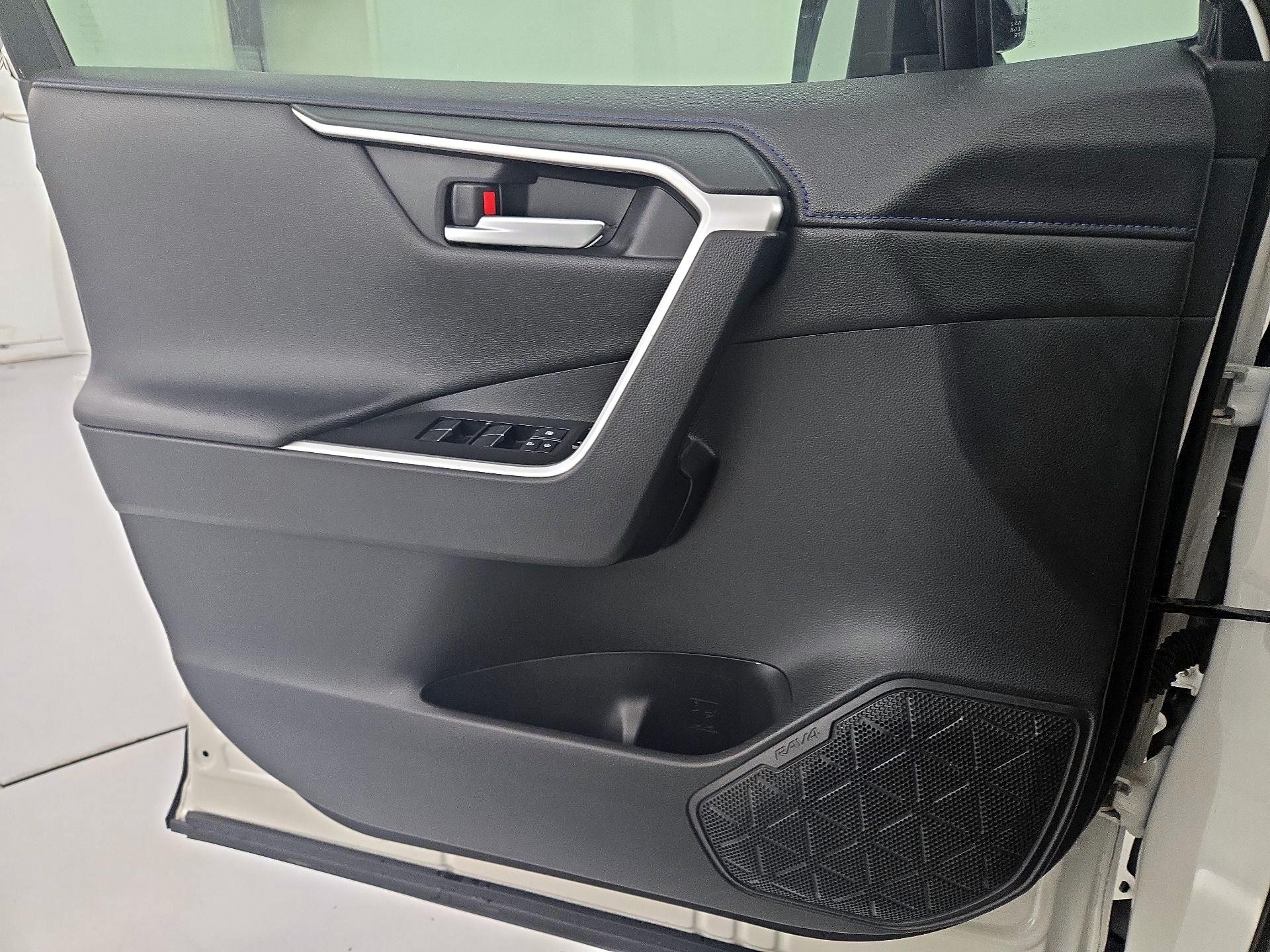Thumbnail: 2021 Toyota RAV4 - 12
