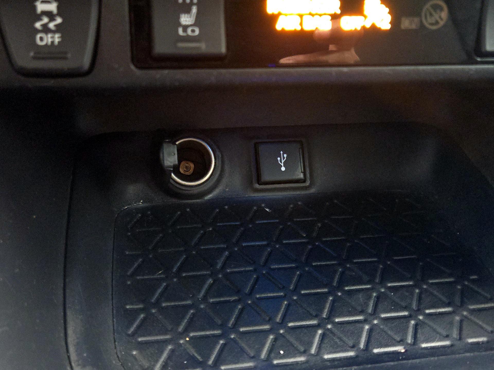 Thumbnail: 2021 Toyota RAV4 - 18