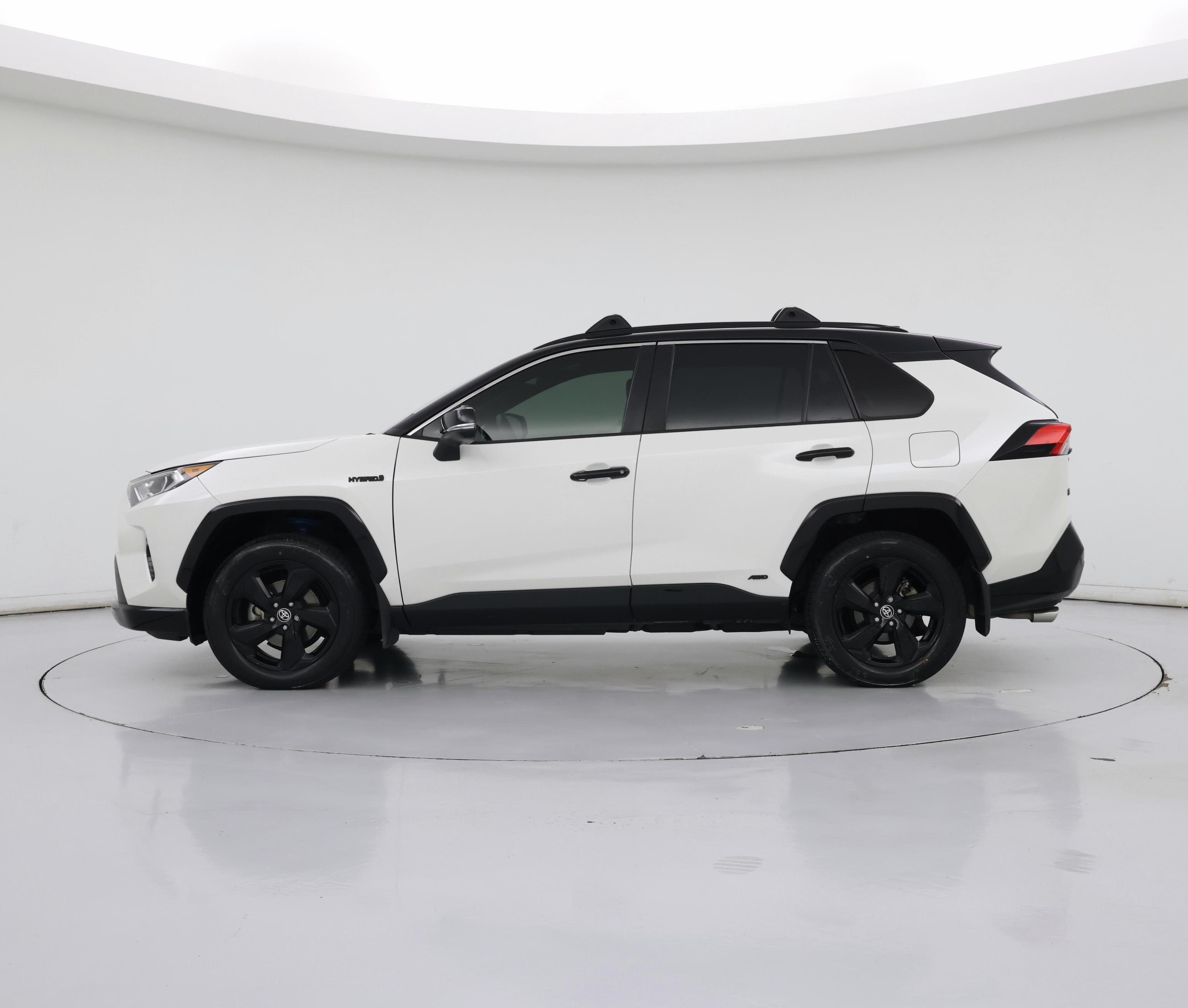 Thumbnail: 2021 Toyota RAV4 - 3