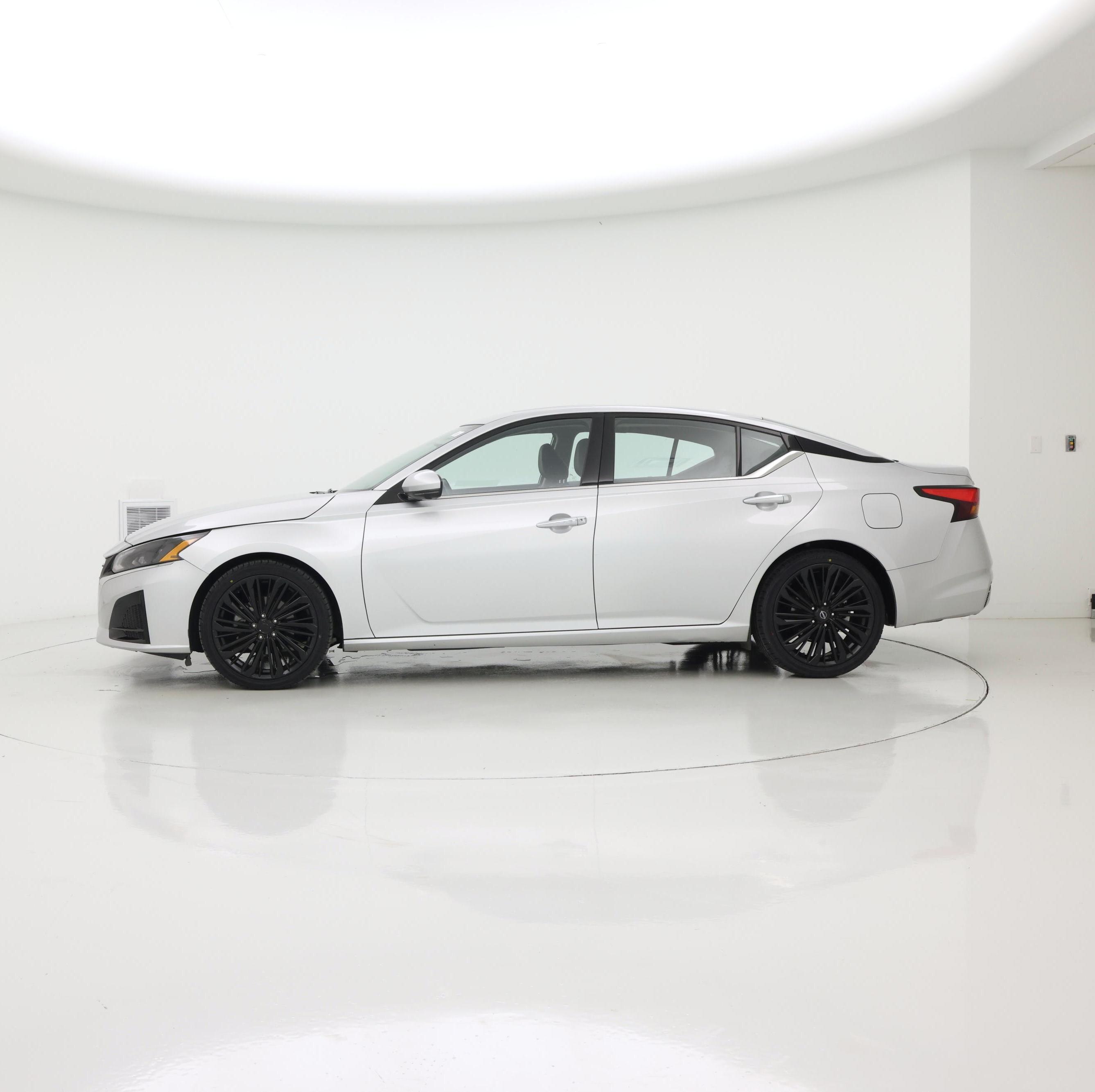 Thumbnail: 2023 Nissan Altima - 3